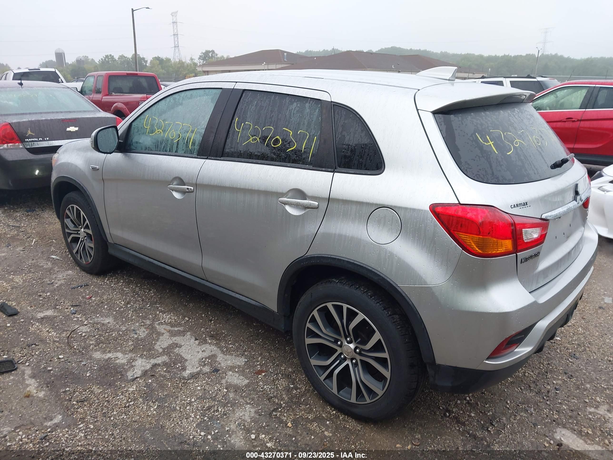 MITSUBISHI OUTLANDER image 3