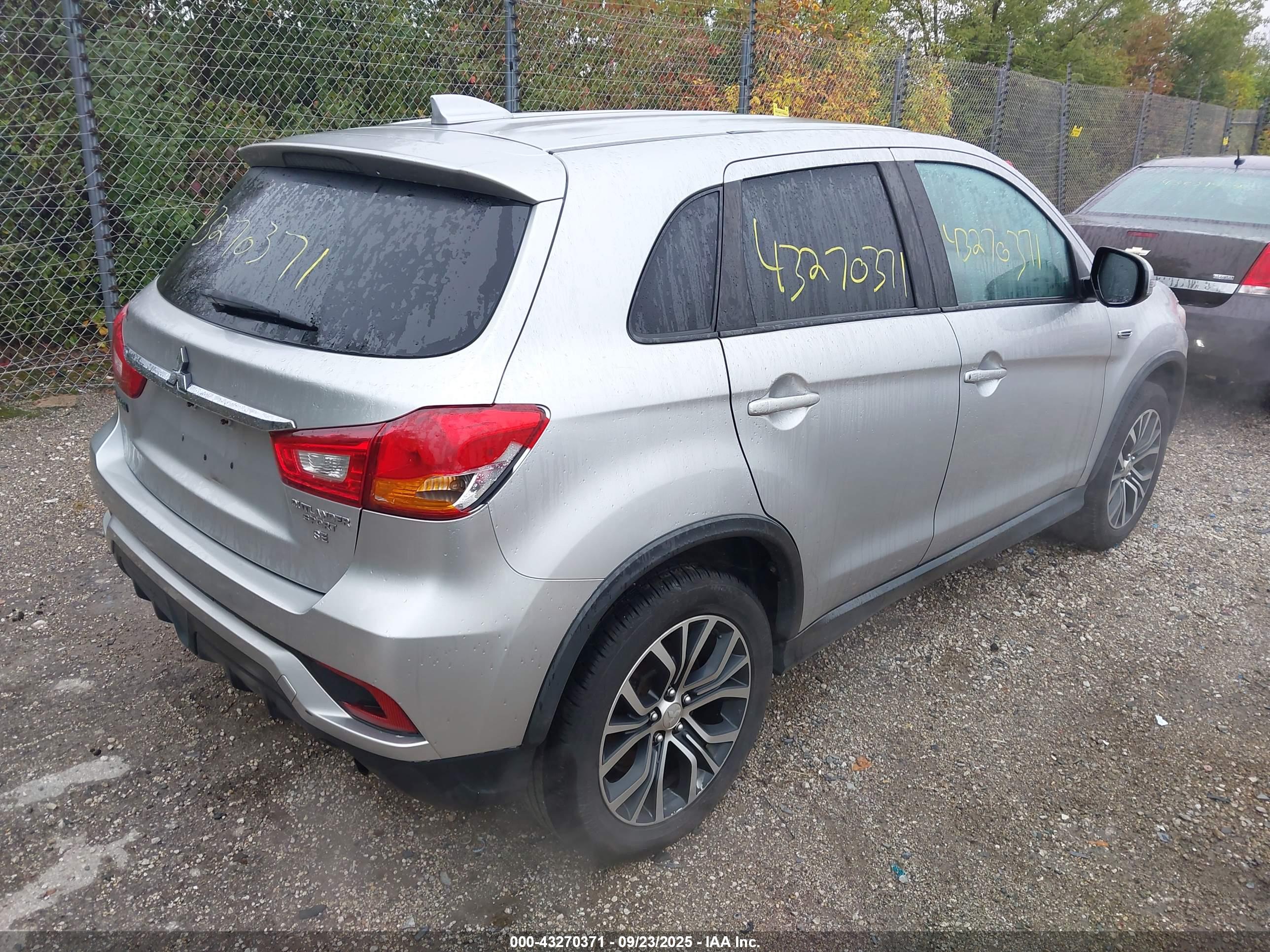 MITSUBISHI OUTLANDER image 4