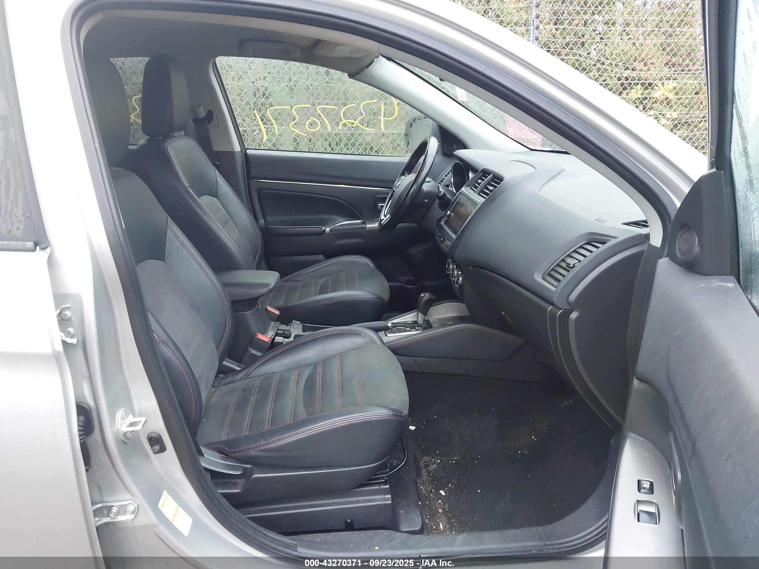 MITSUBISHI OUTLANDER image 5