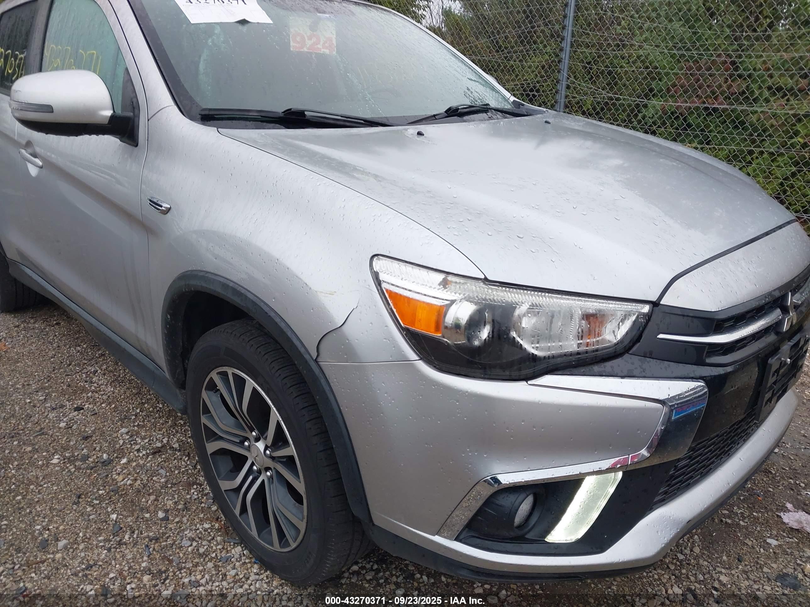 MITSUBISHI OUTLANDER image 6