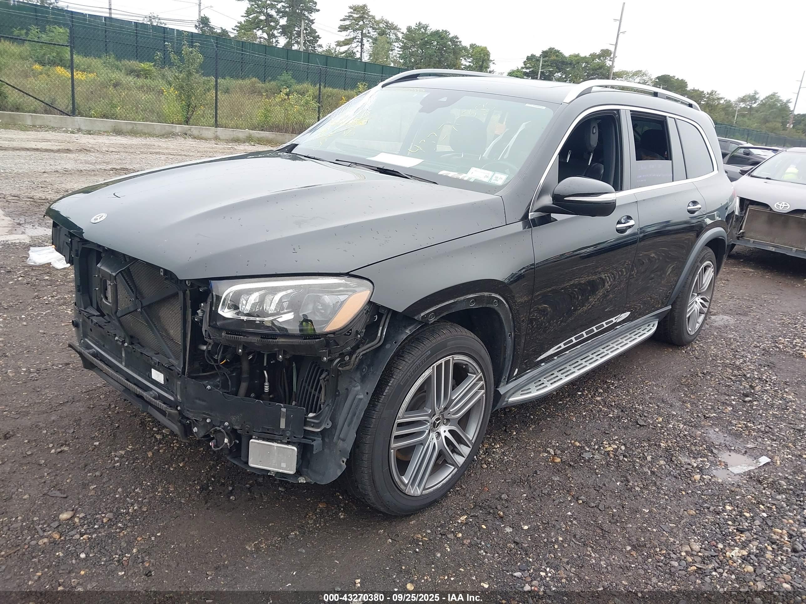 MERCEDES-BENZ GLS image 2