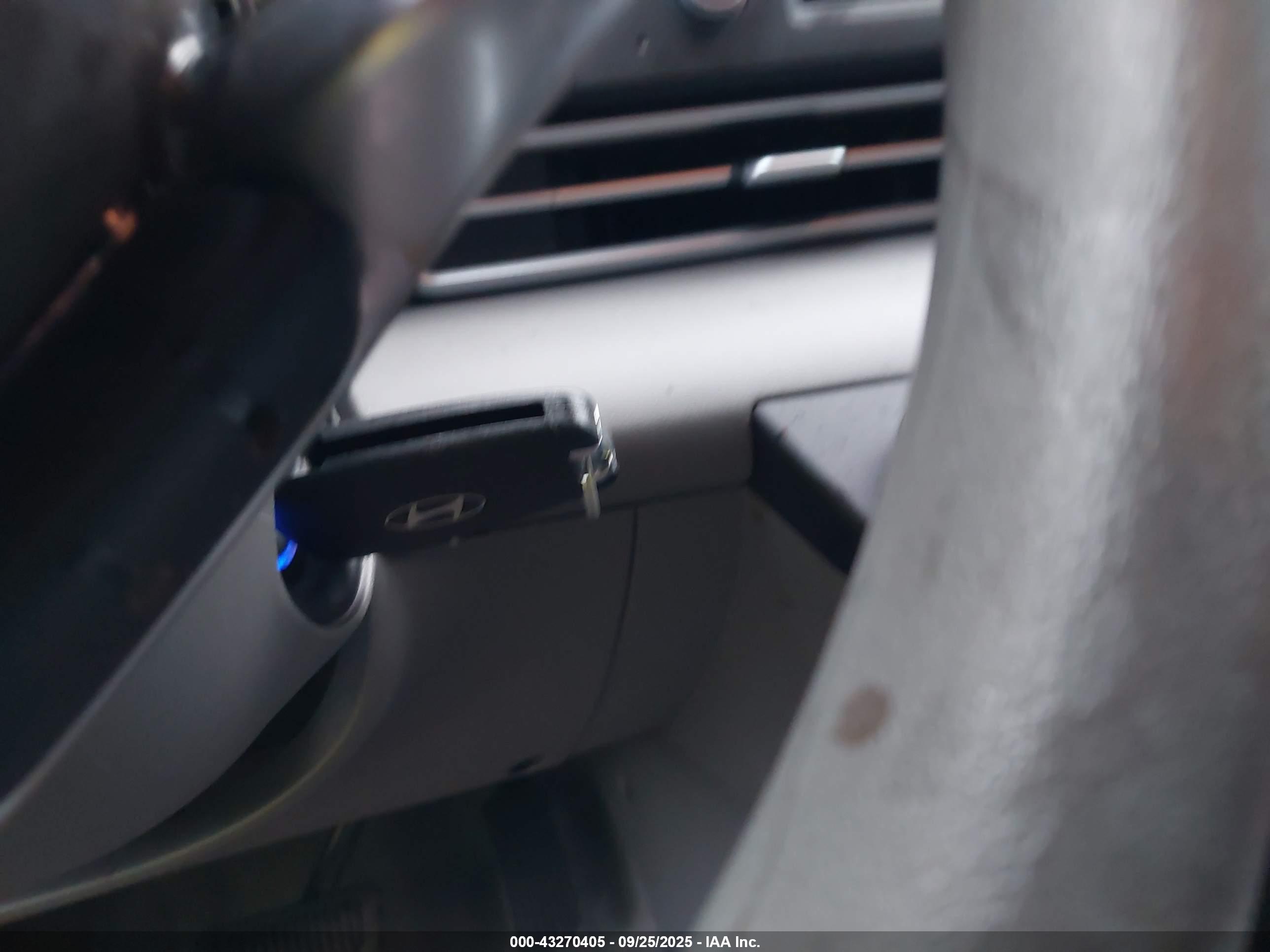HYUNDAI ELANTRA image 11