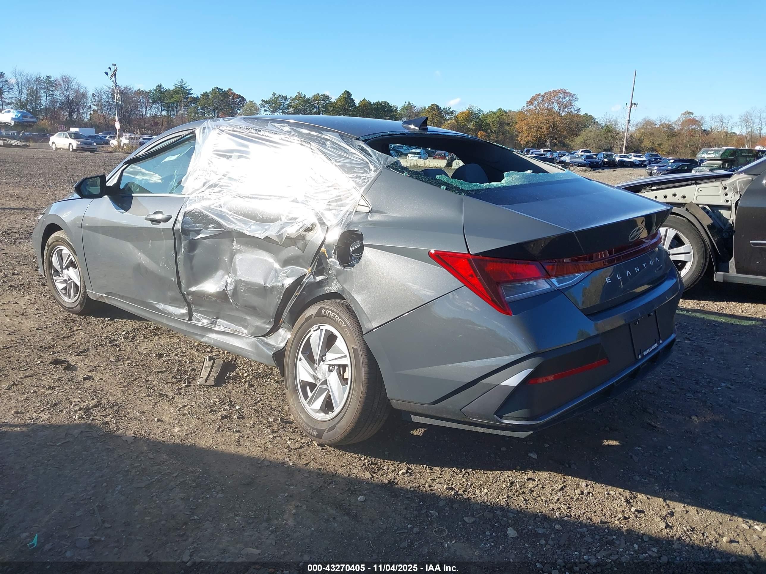 HYUNDAI ELANTRA image 3