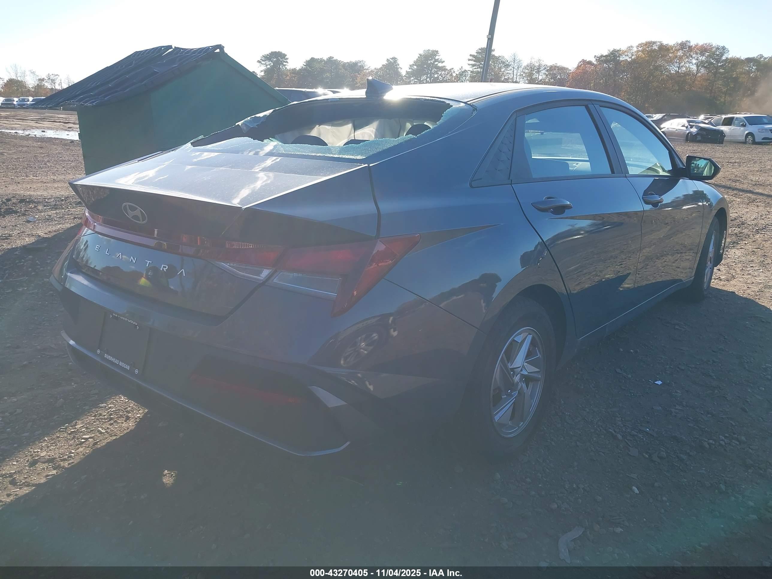 HYUNDAI ELANTRA image 4