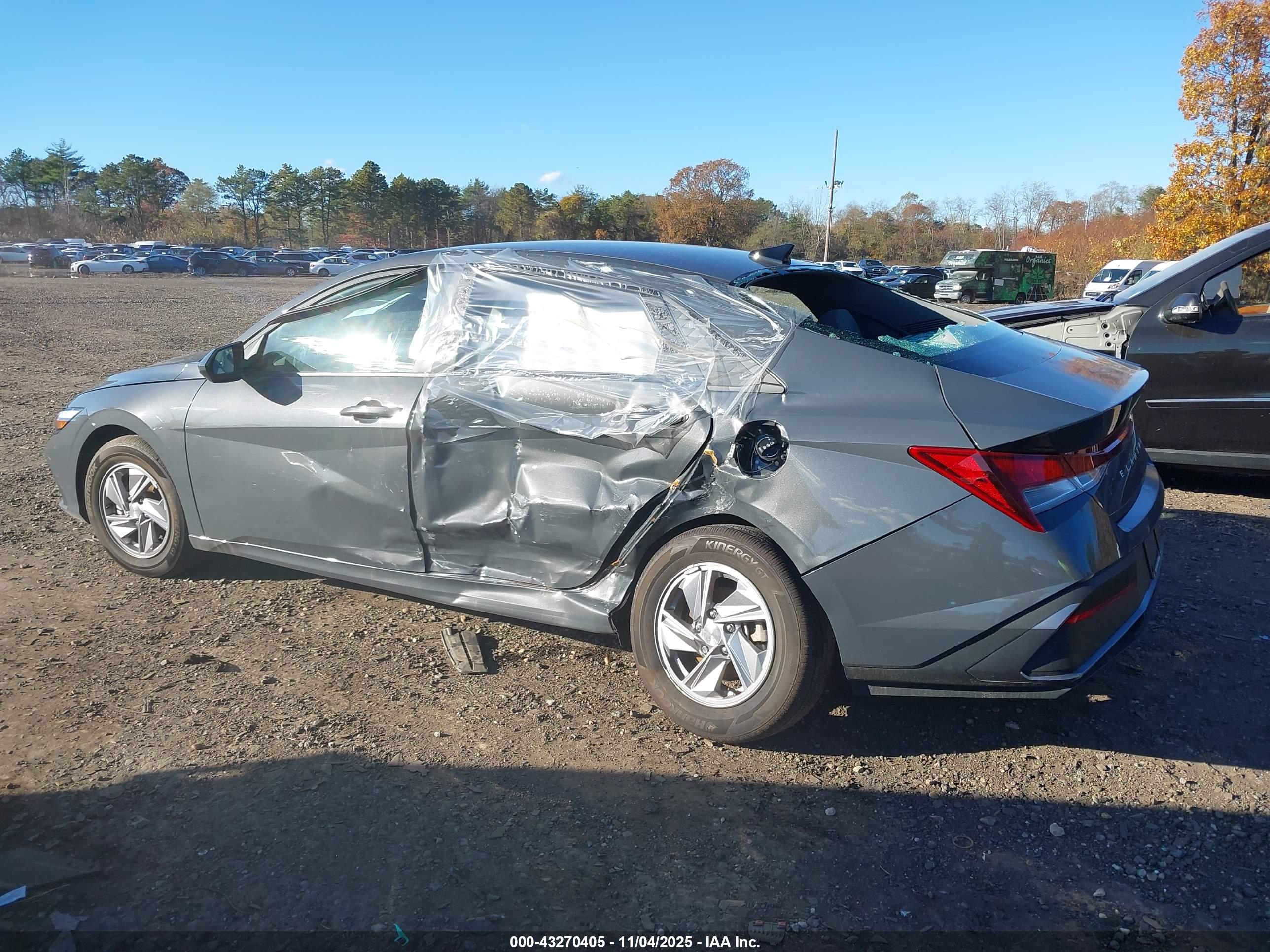 HYUNDAI ELANTRA image 6
