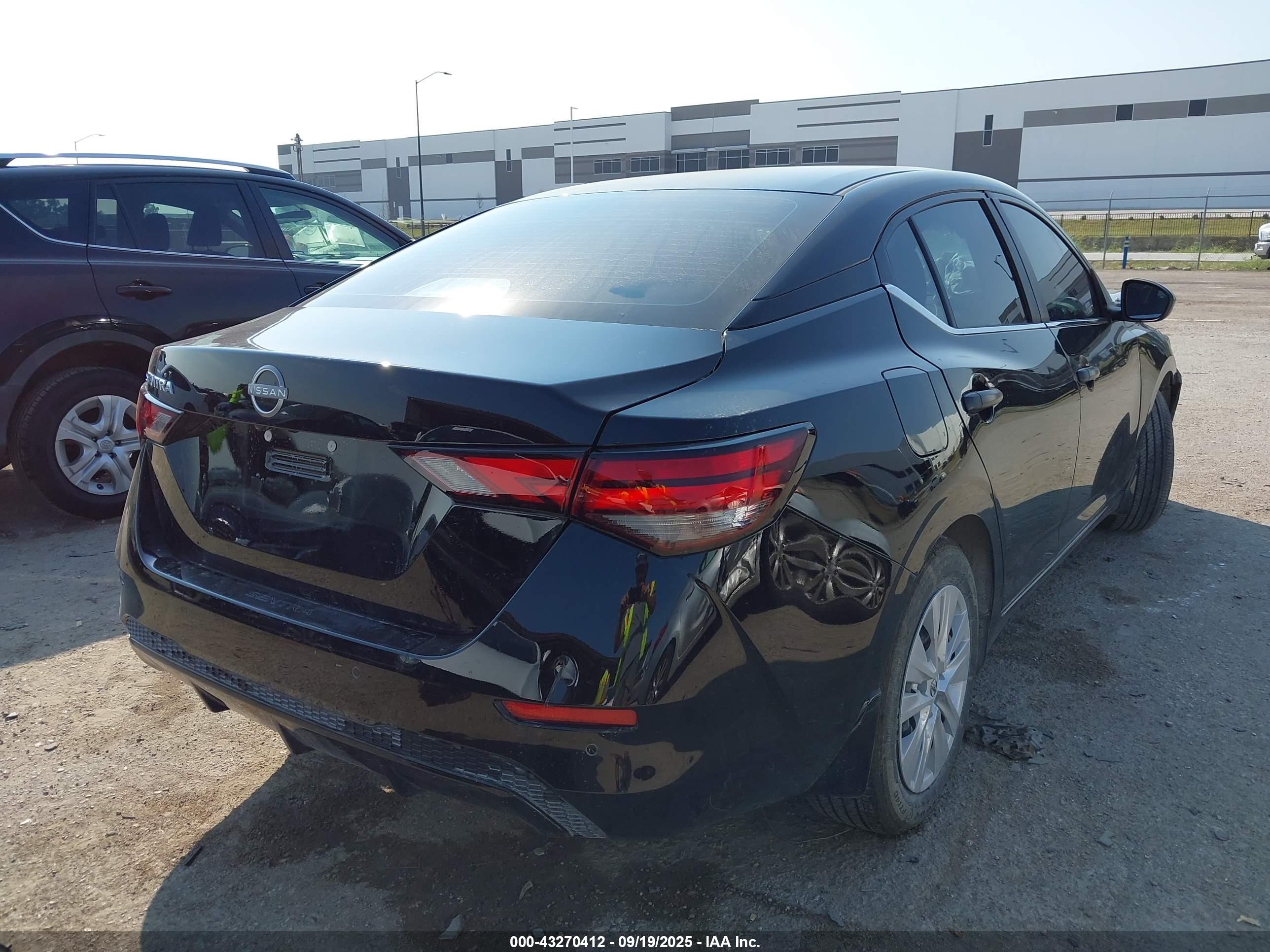 NISSAN SENTRA image 4