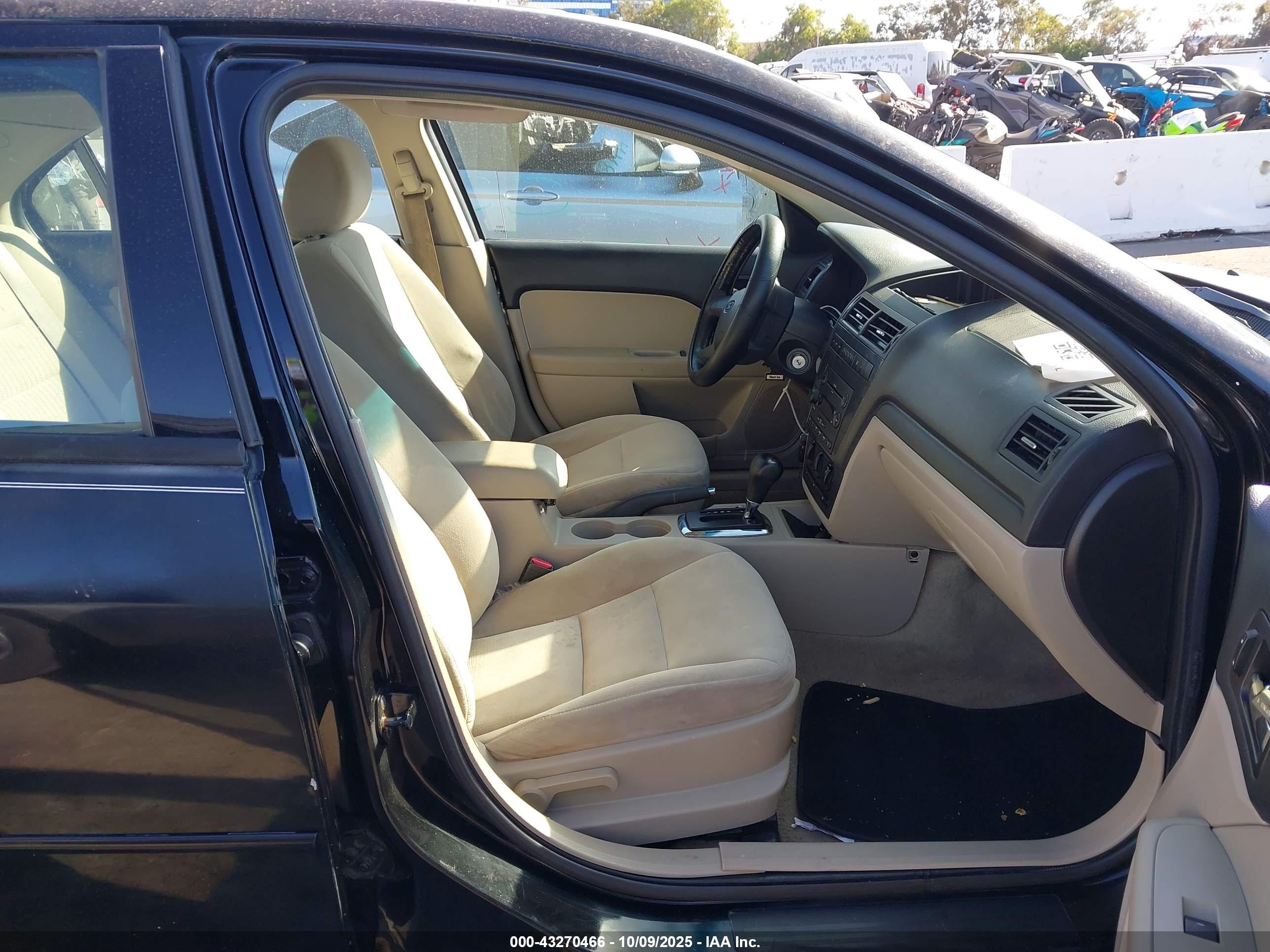 FORD FUSION image 5