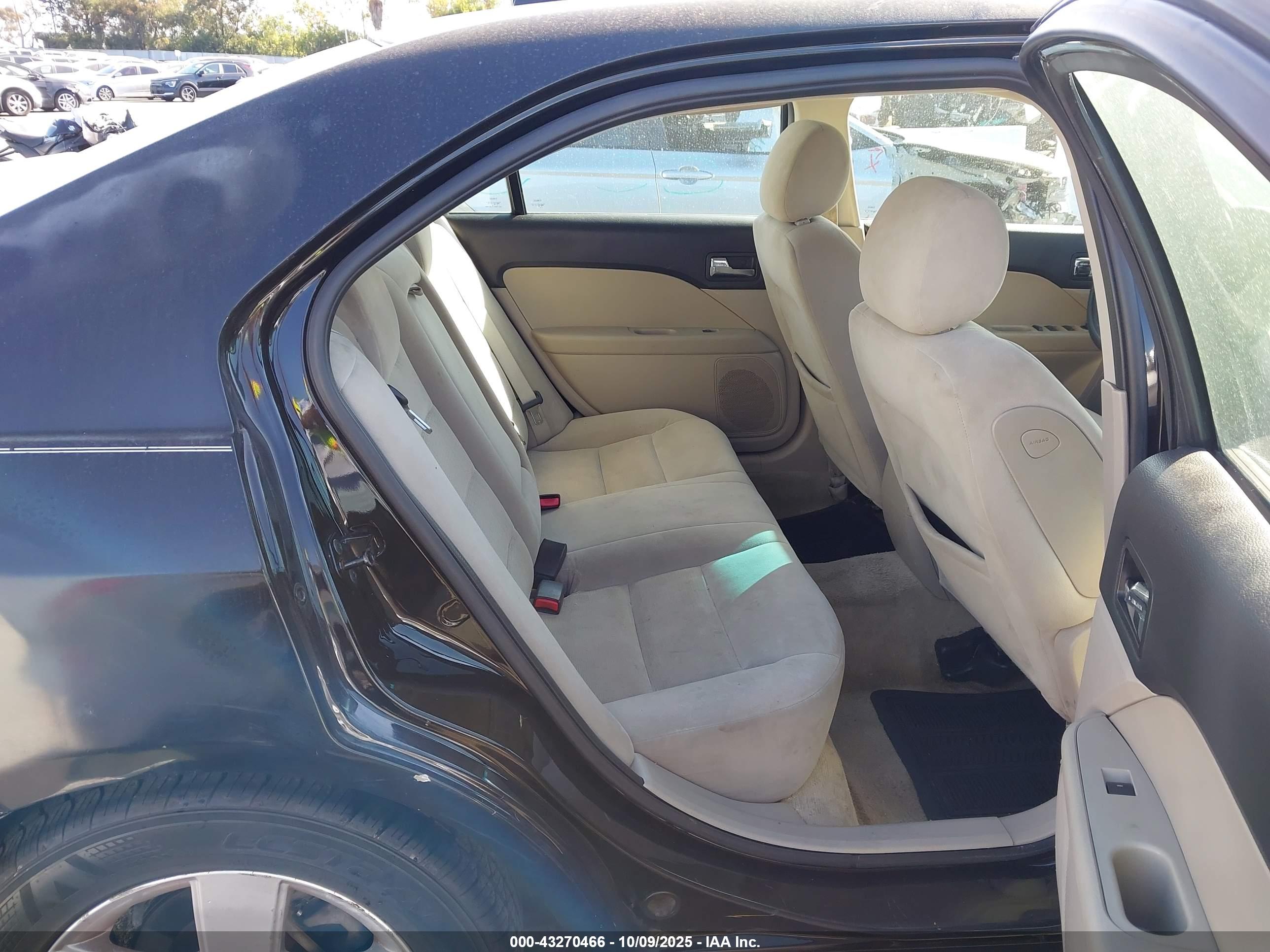 FORD FUSION image 8
