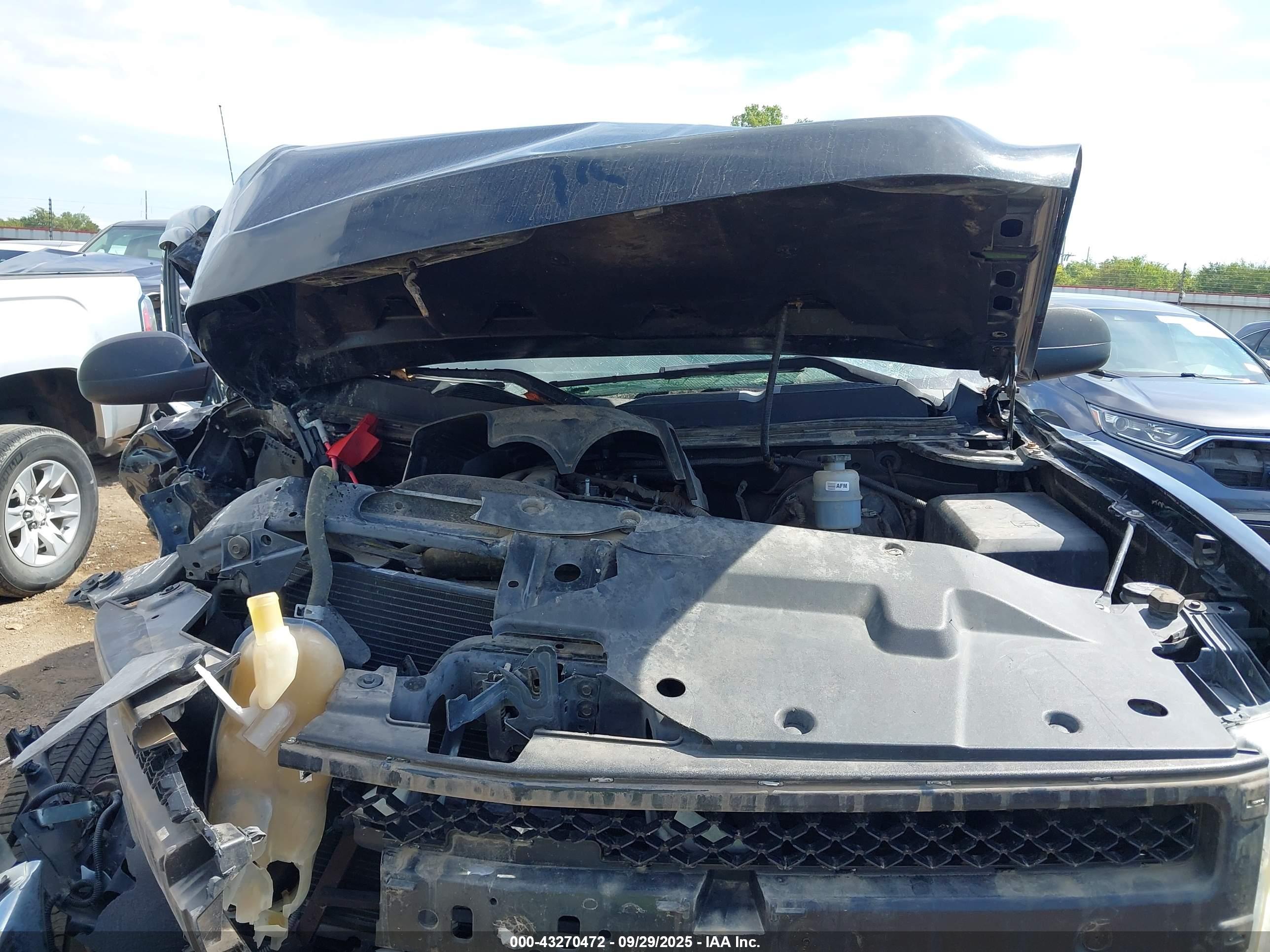 CHEVROLET SILVERADO image 10