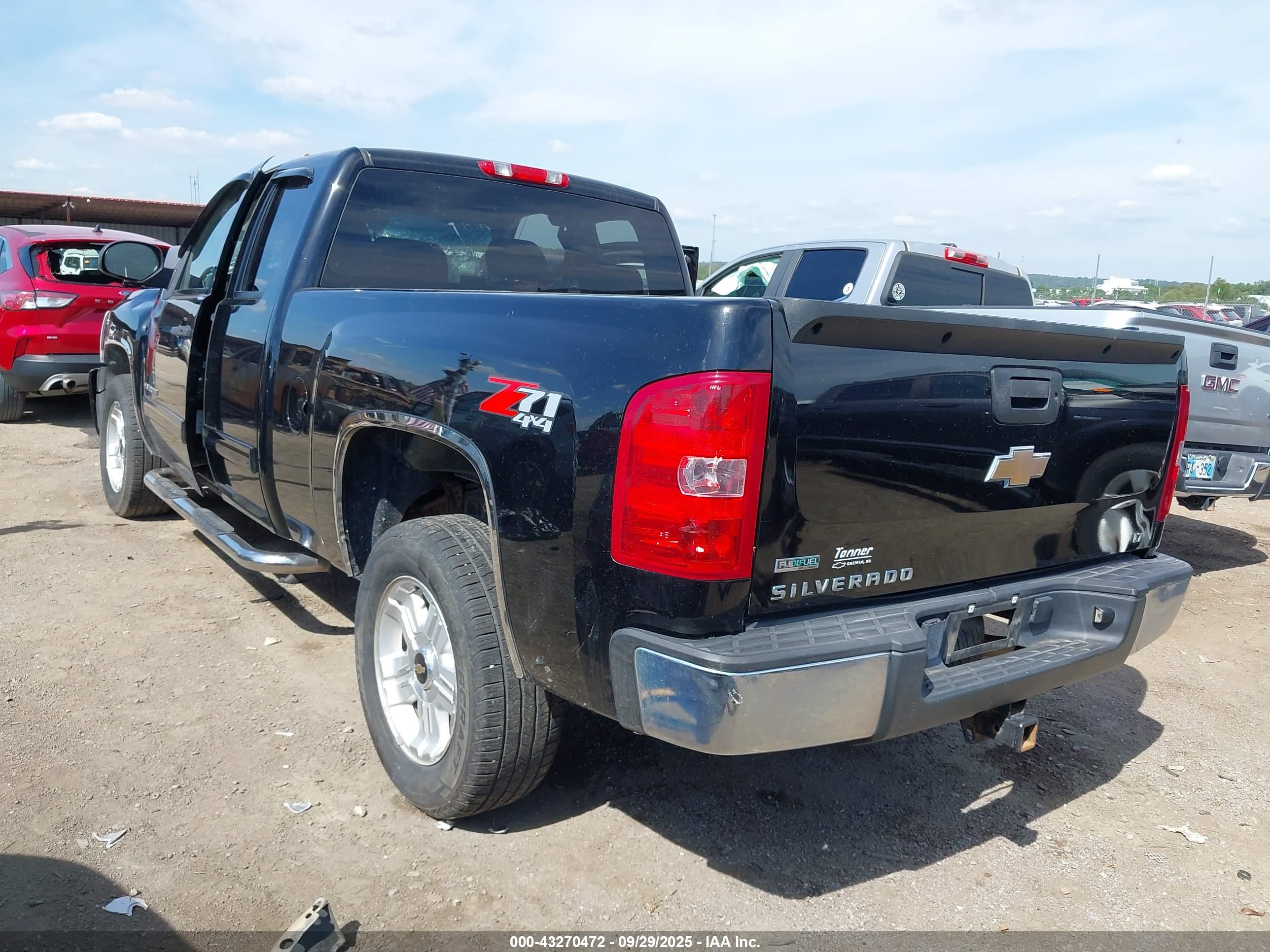 CHEVROLET SILVERADO image 3