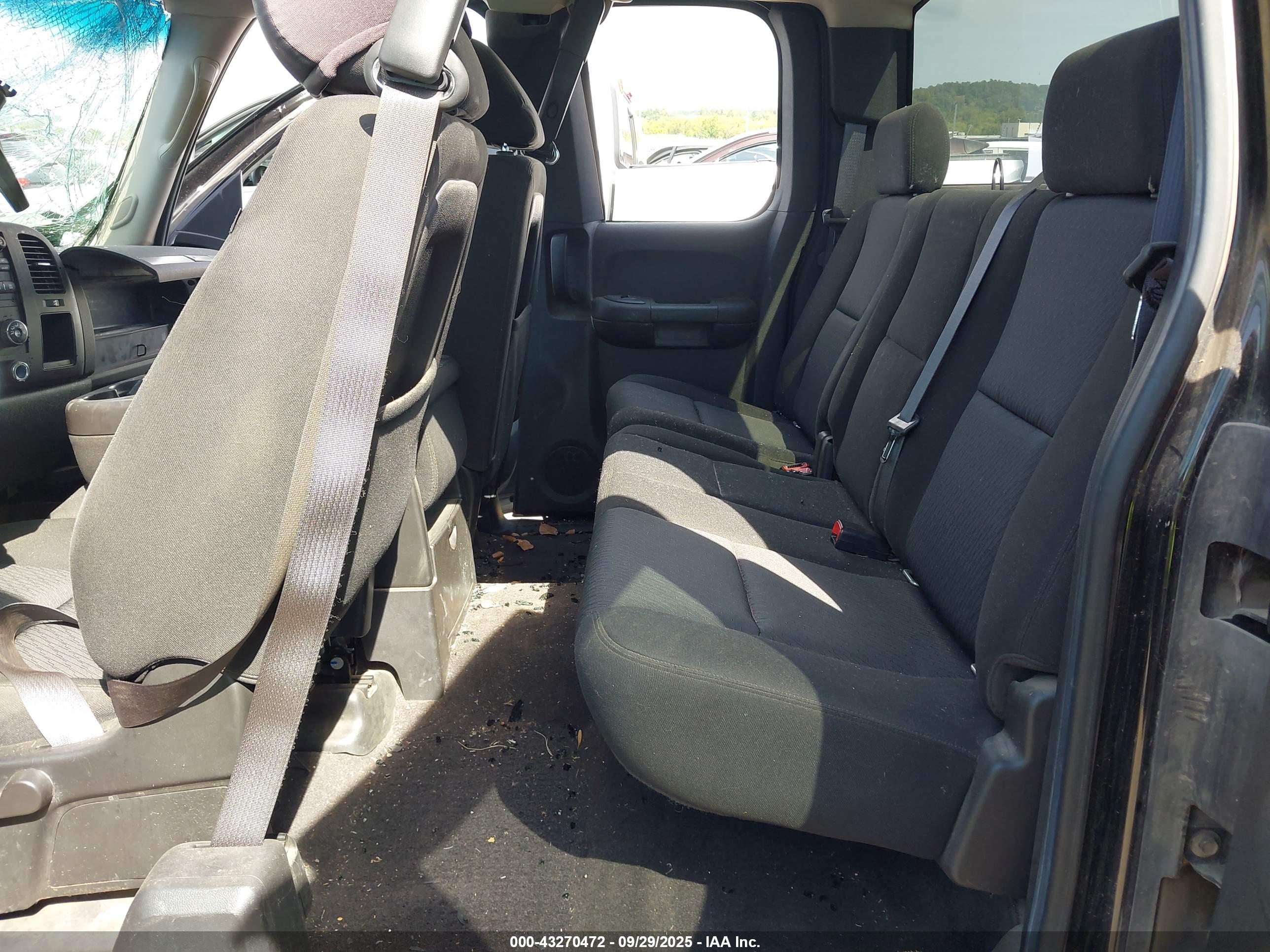 CHEVROLET SILVERADO image 8
