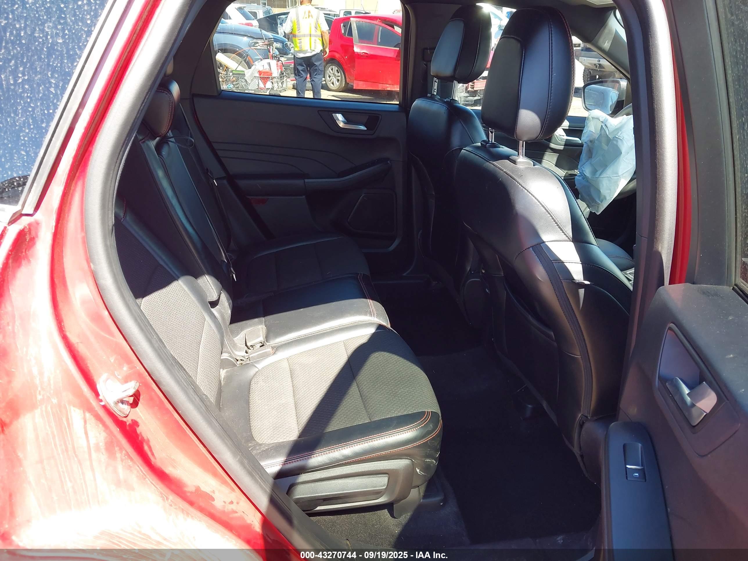 FORD ESCAPE image 8