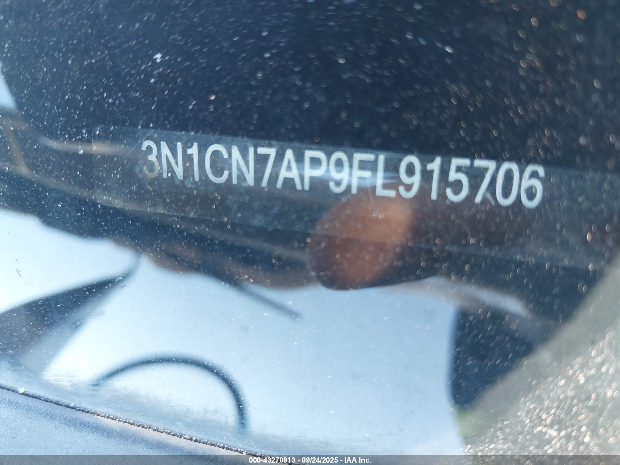 NISSAN VERSA image 9