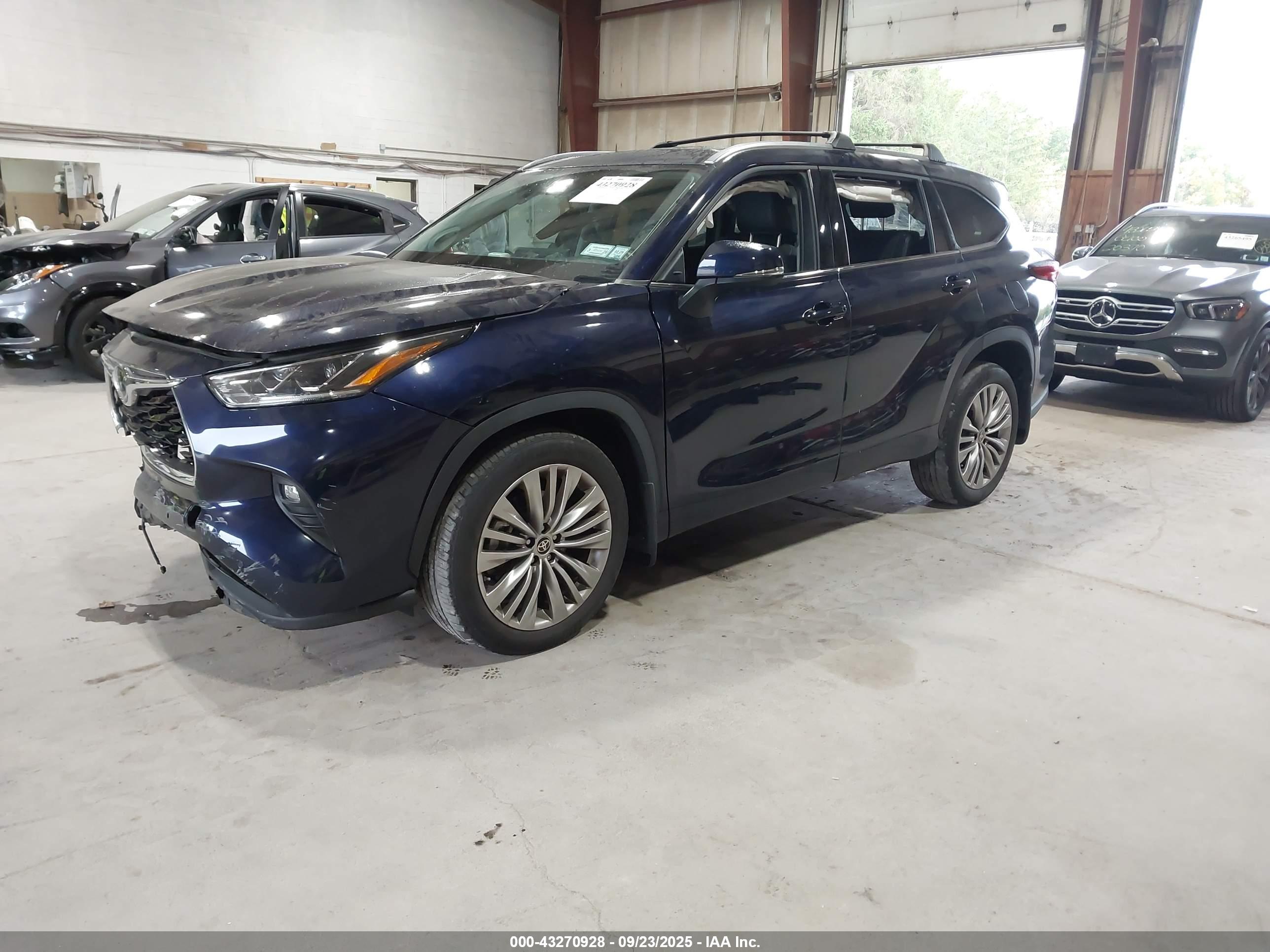 TOYOTA HIGHLANDER image 2