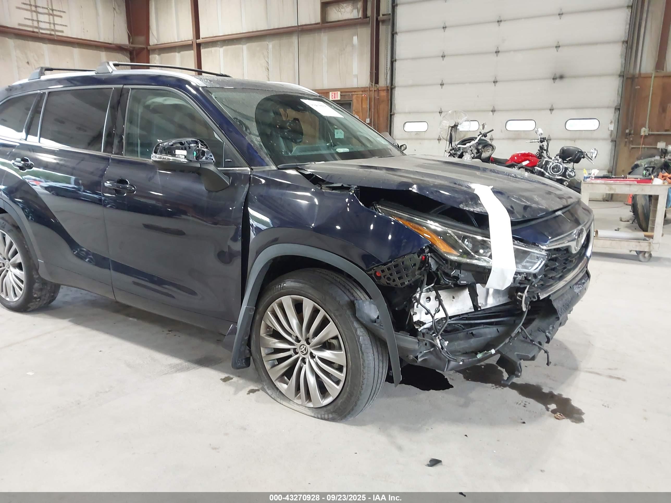 TOYOTA HIGHLANDER image 6