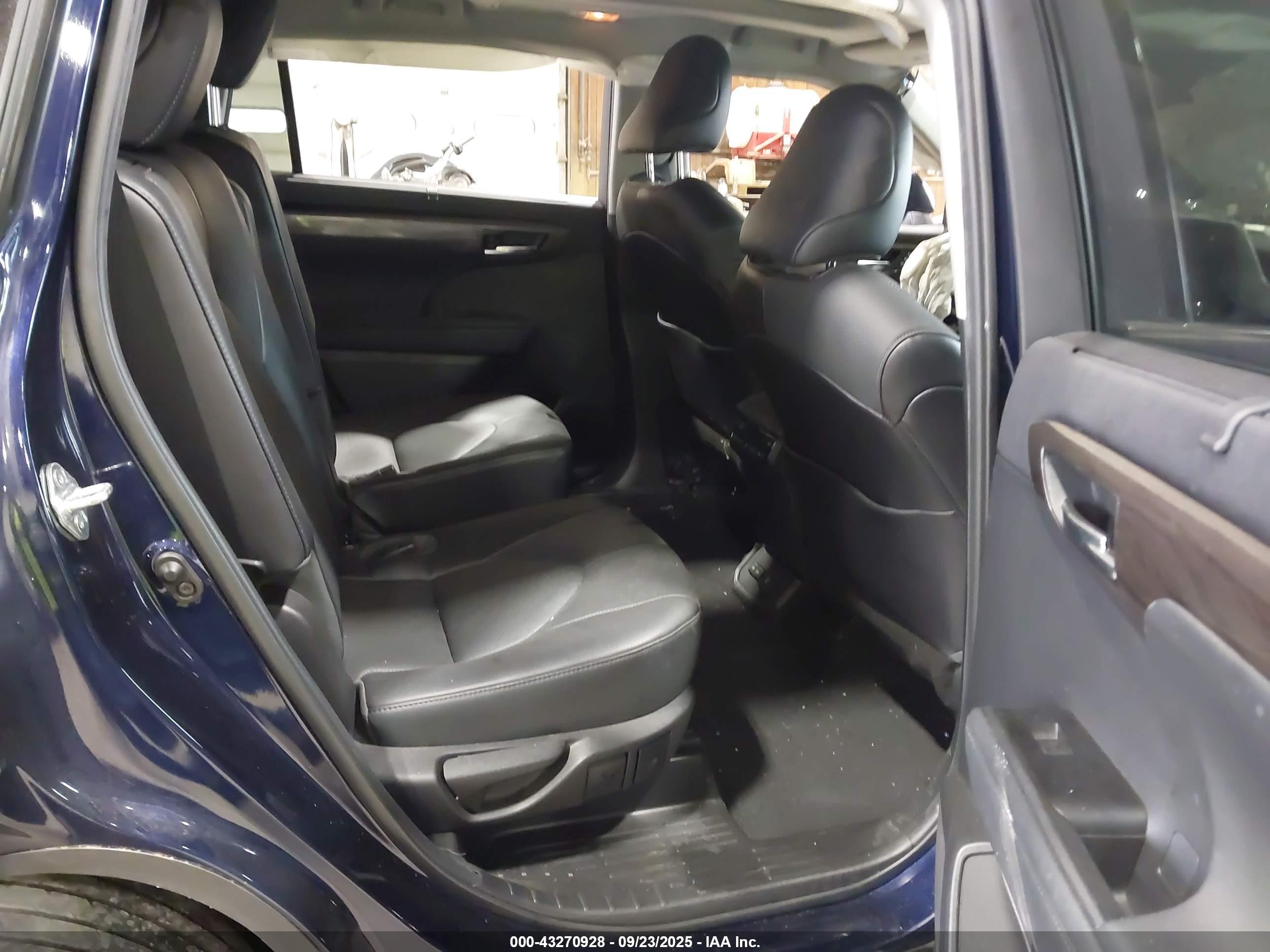 TOYOTA HIGHLANDER image 8