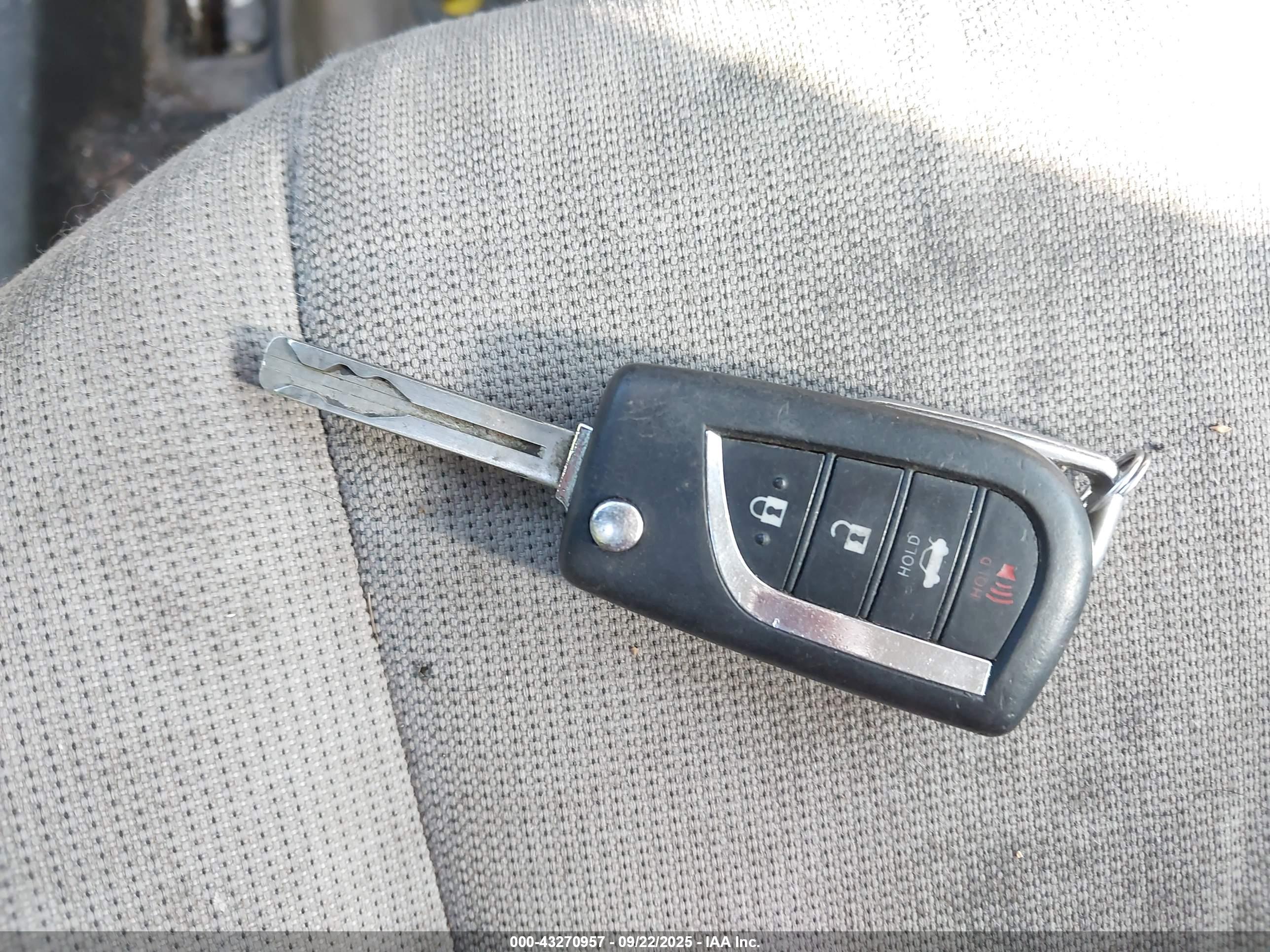 TOYOTA COROLLA image 11