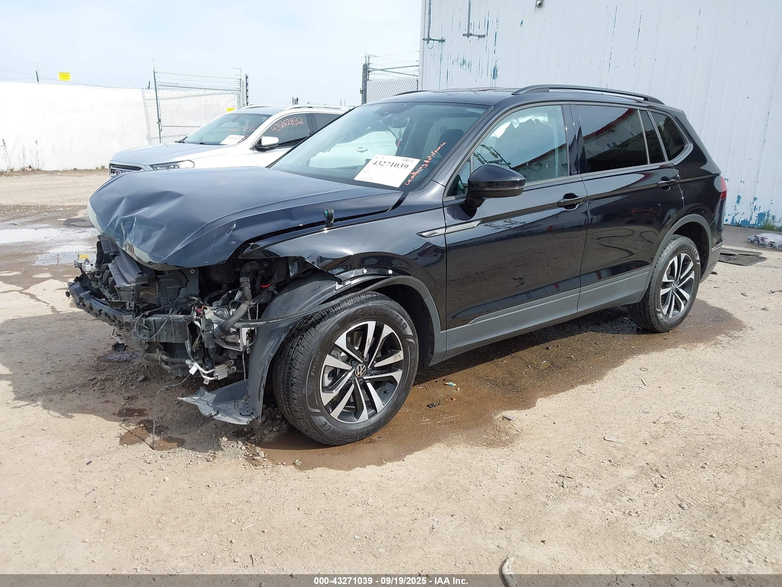 VOLKSWAGEN TIGUAN image 2
