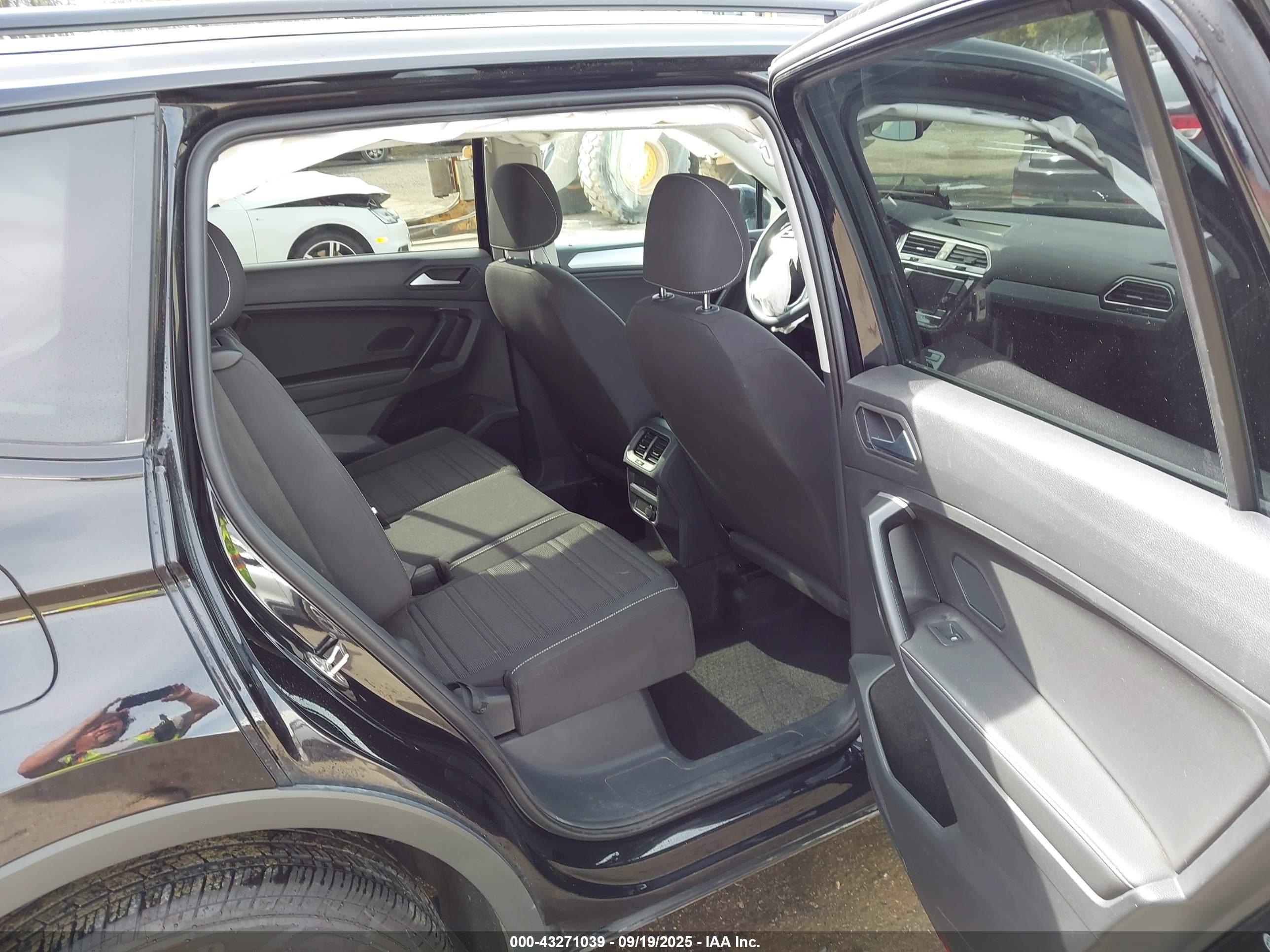 VOLKSWAGEN TIGUAN image 8