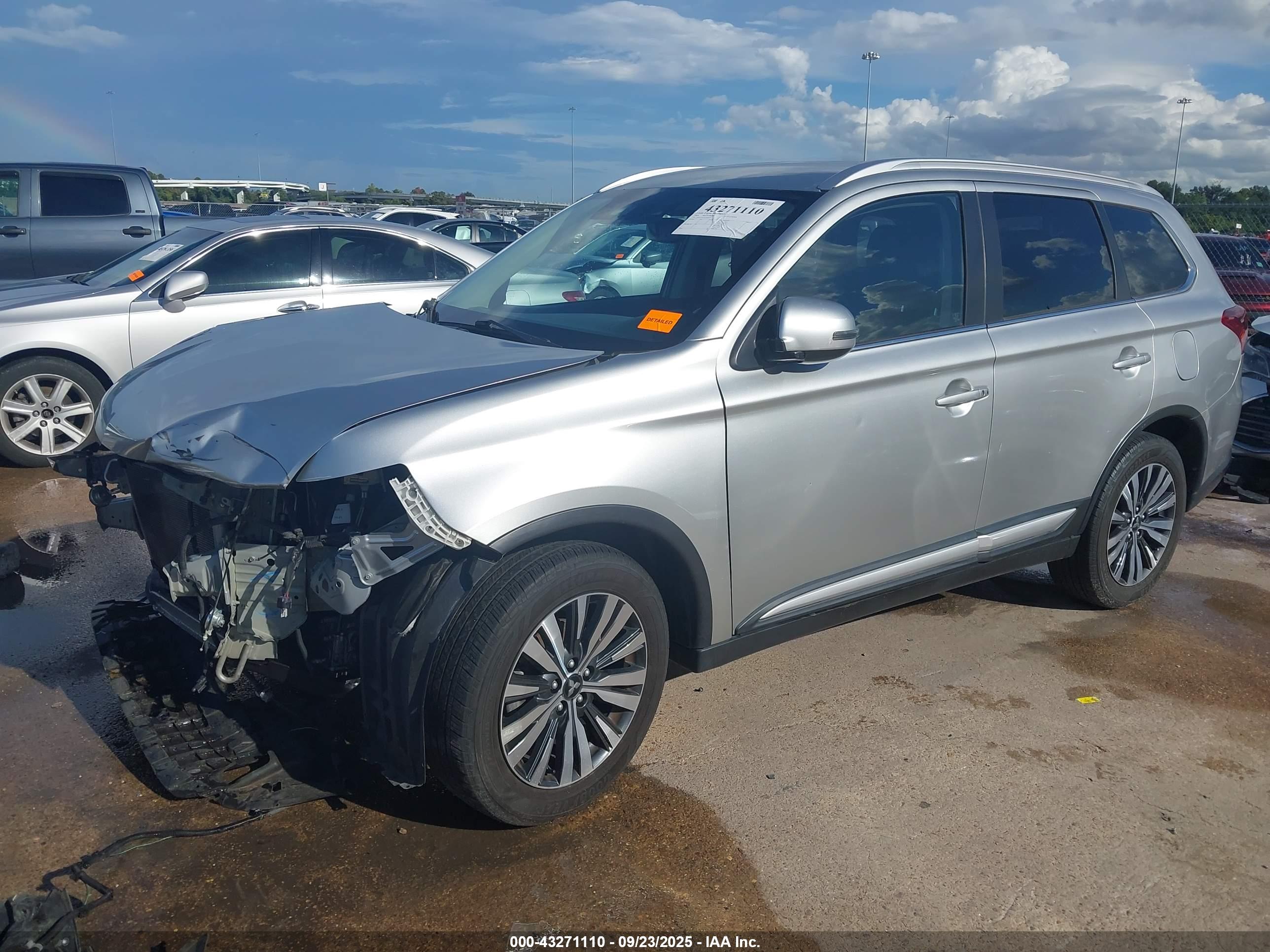 MITSUBISHI OUTLANDER image 2
