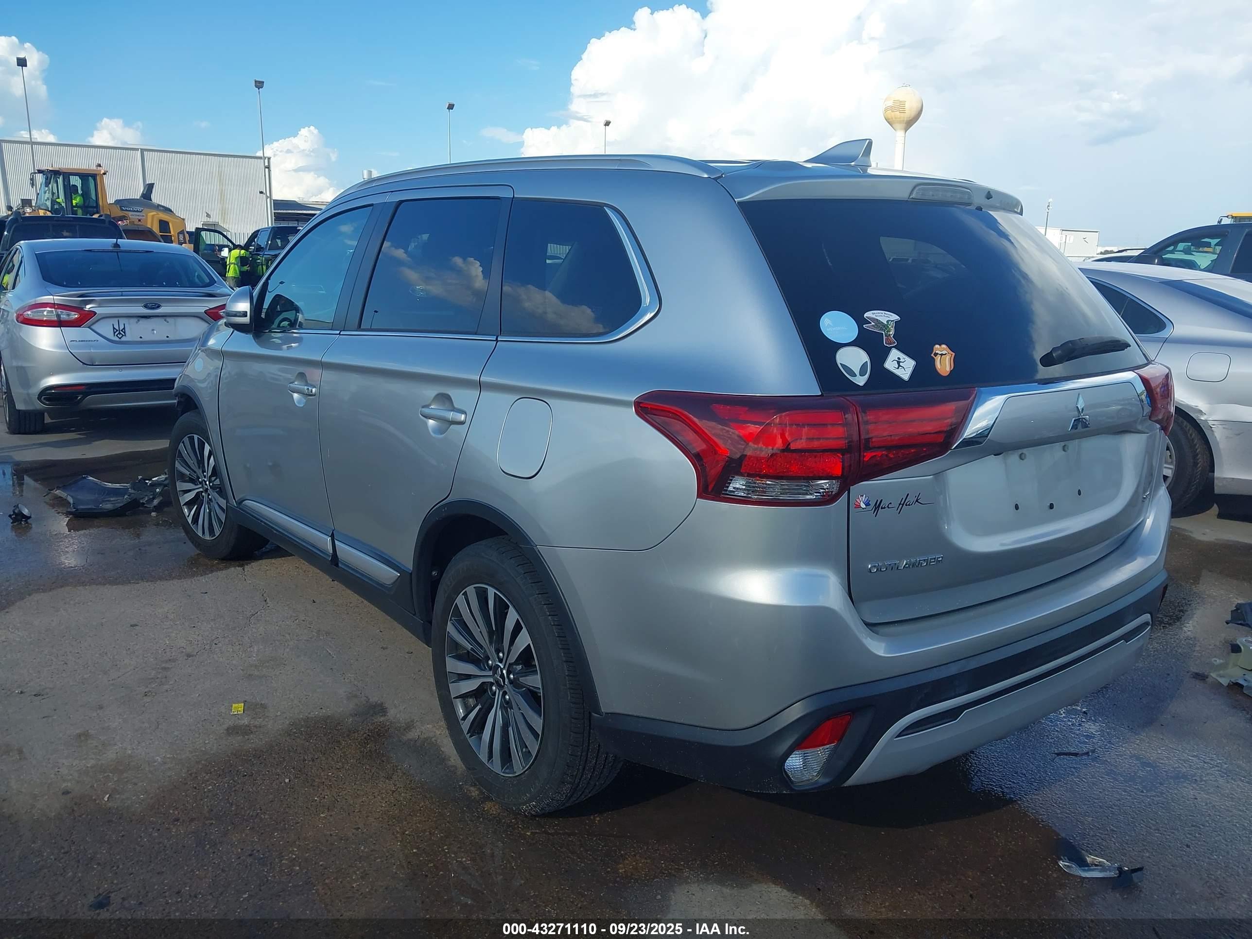 MITSUBISHI OUTLANDER image 3