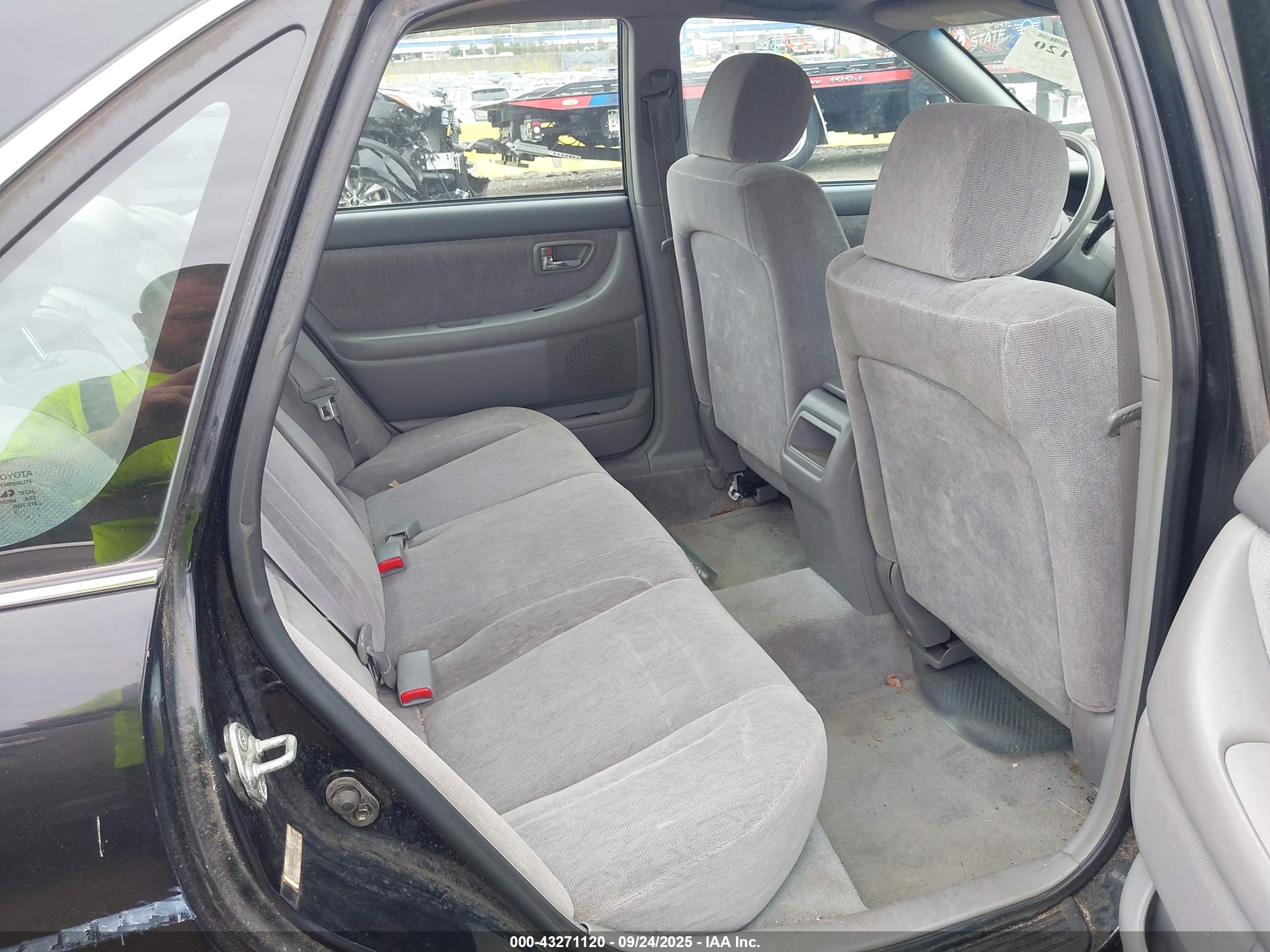 TOYOTA AVALON image 8