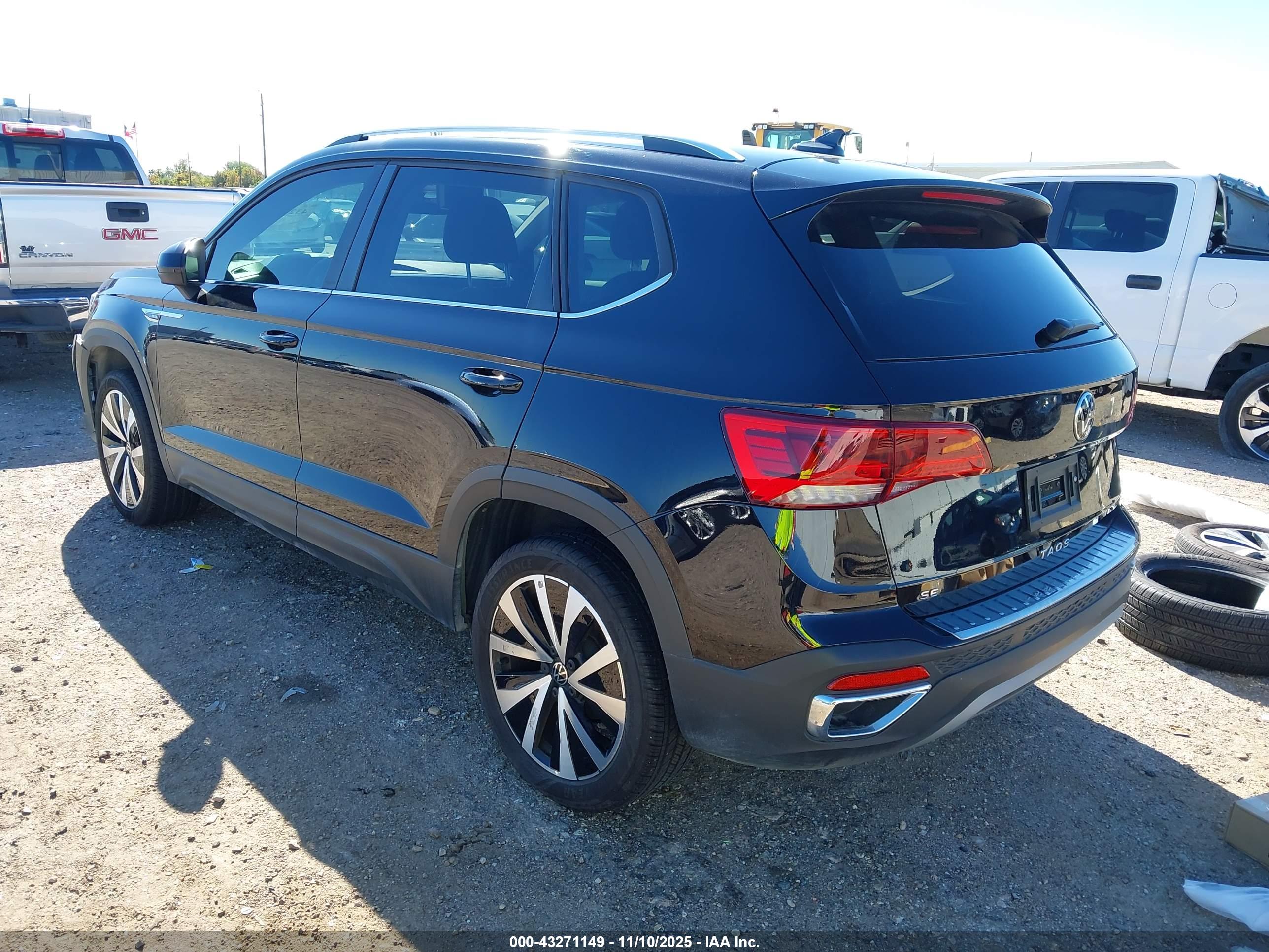 VOLKSWAGEN TAOS image 3