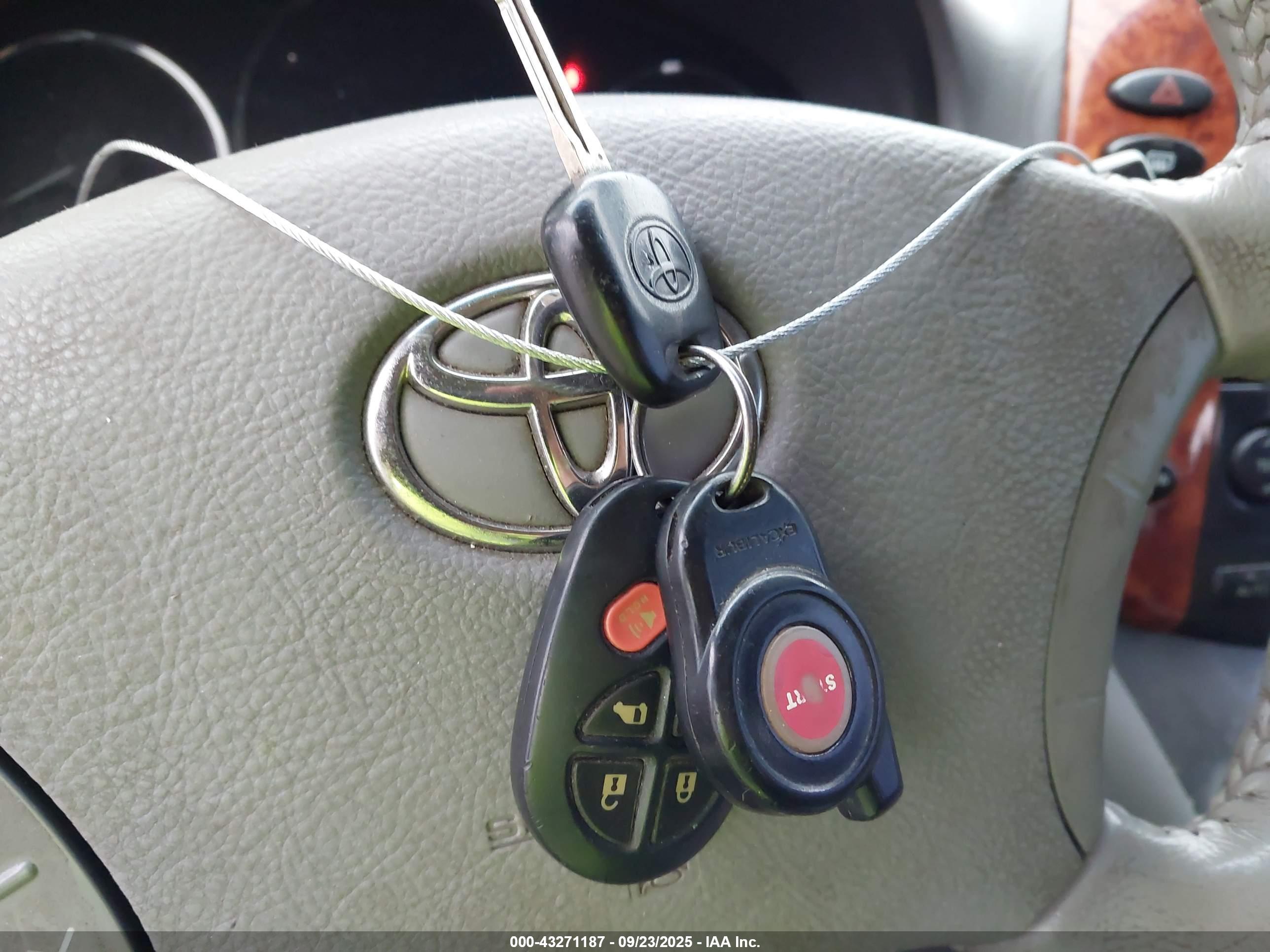 TOYOTA SIENNA image 11