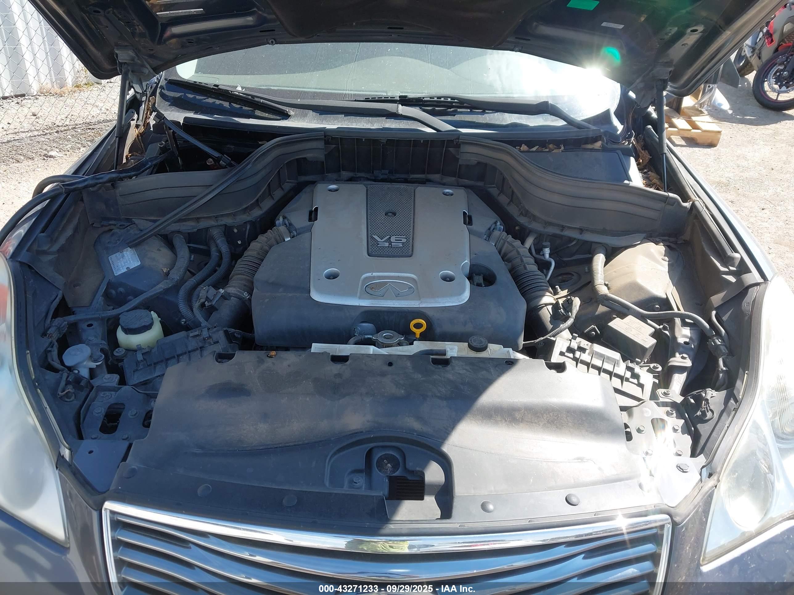 INFINITI EX35 image 10