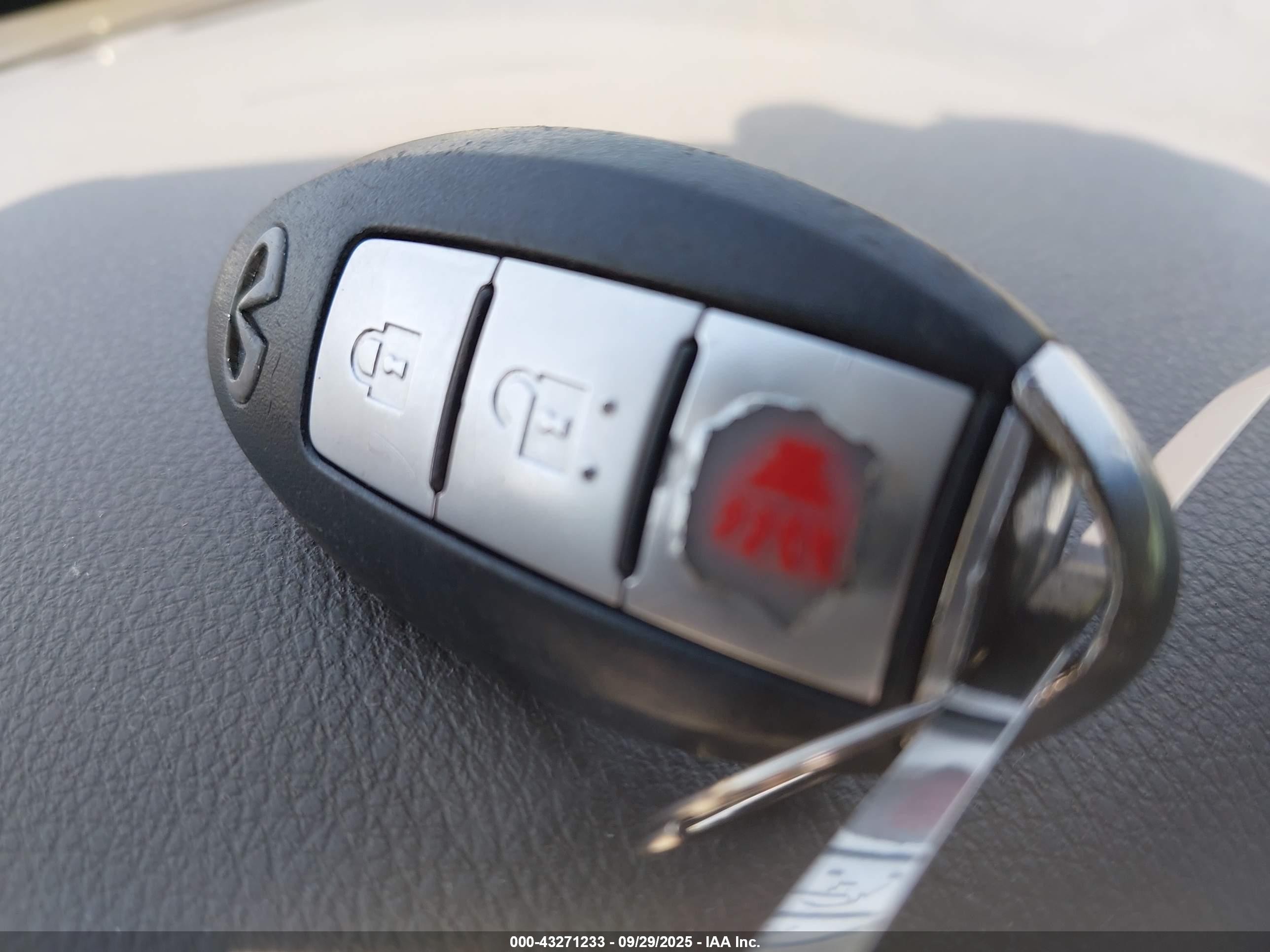 INFINITI EX35 image 11