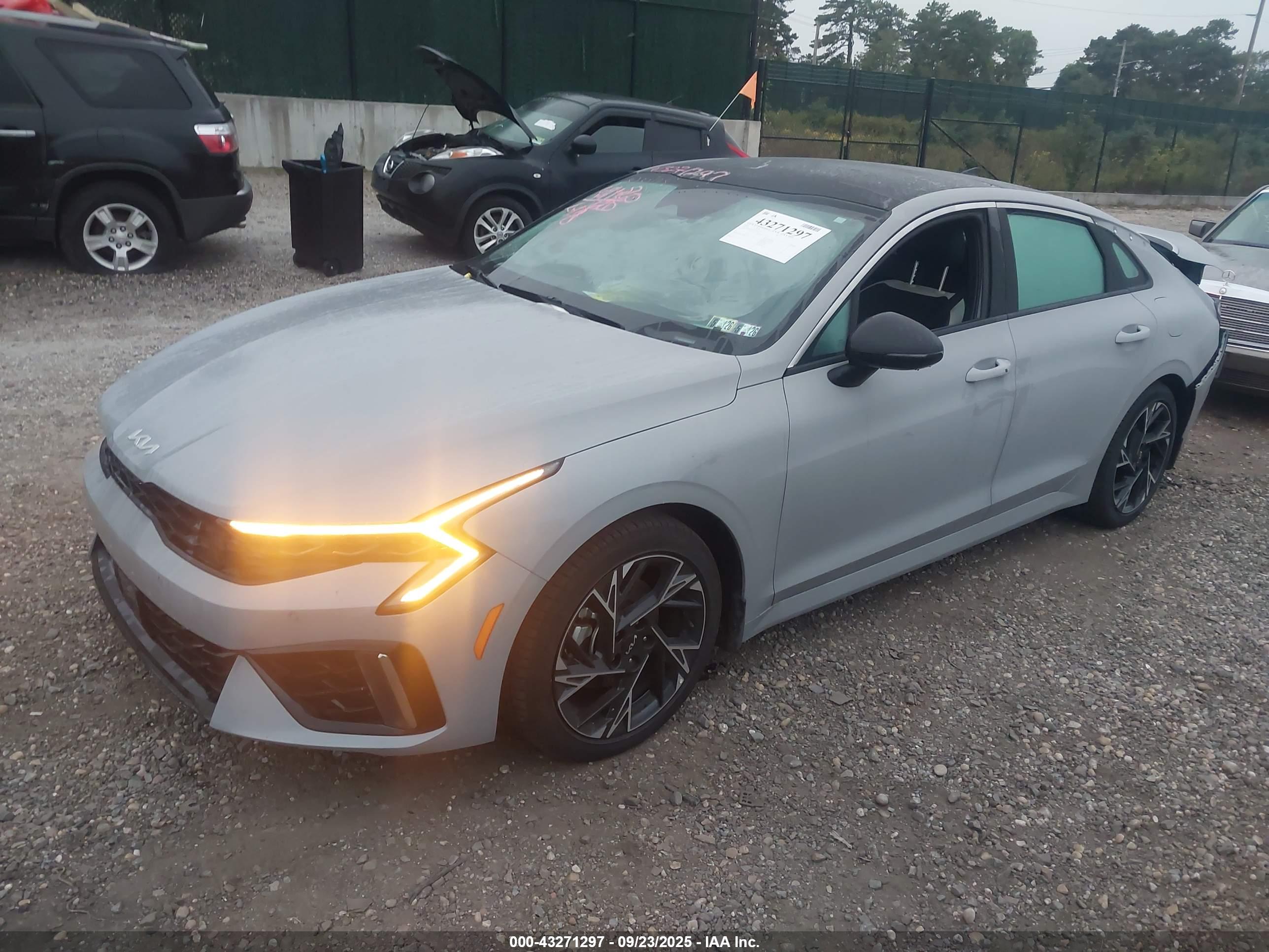 KIA K5 image 2