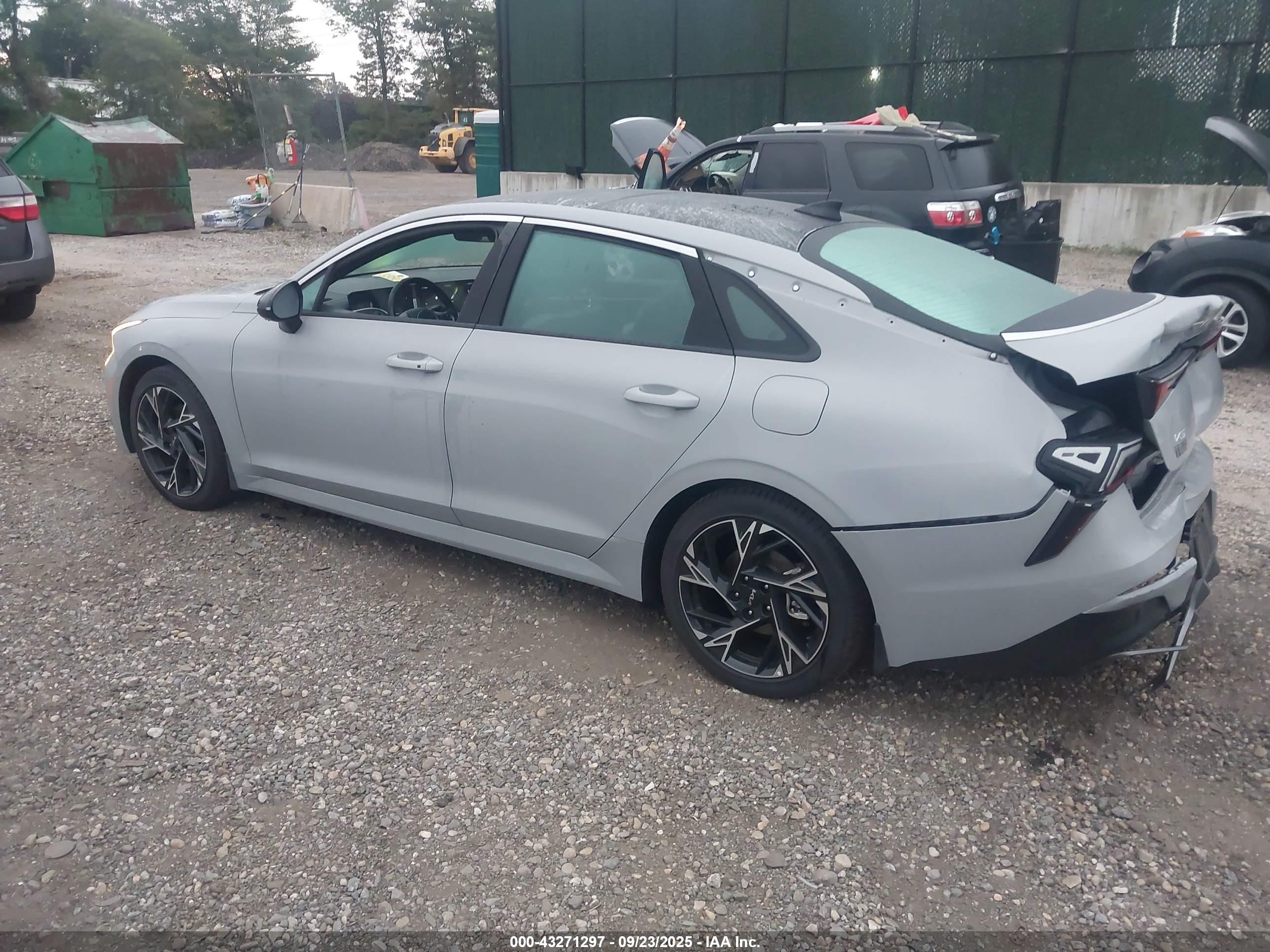 KIA K5 image 3
