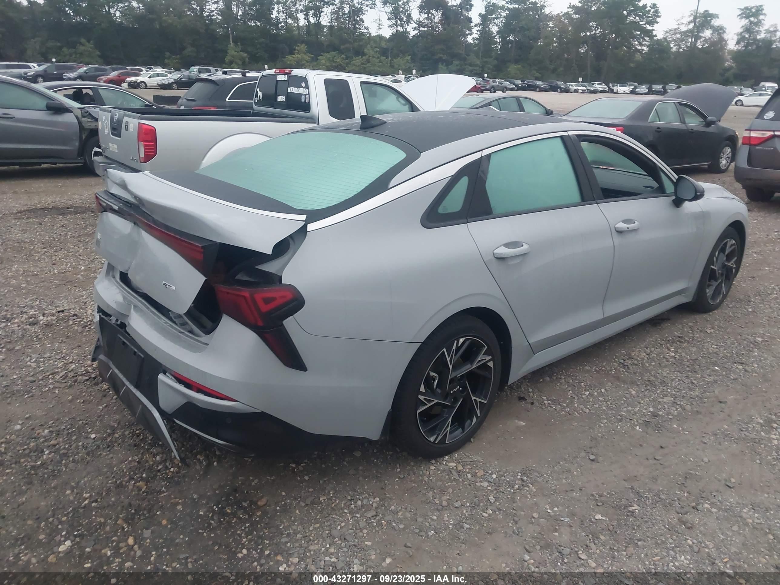KIA K5 image 4