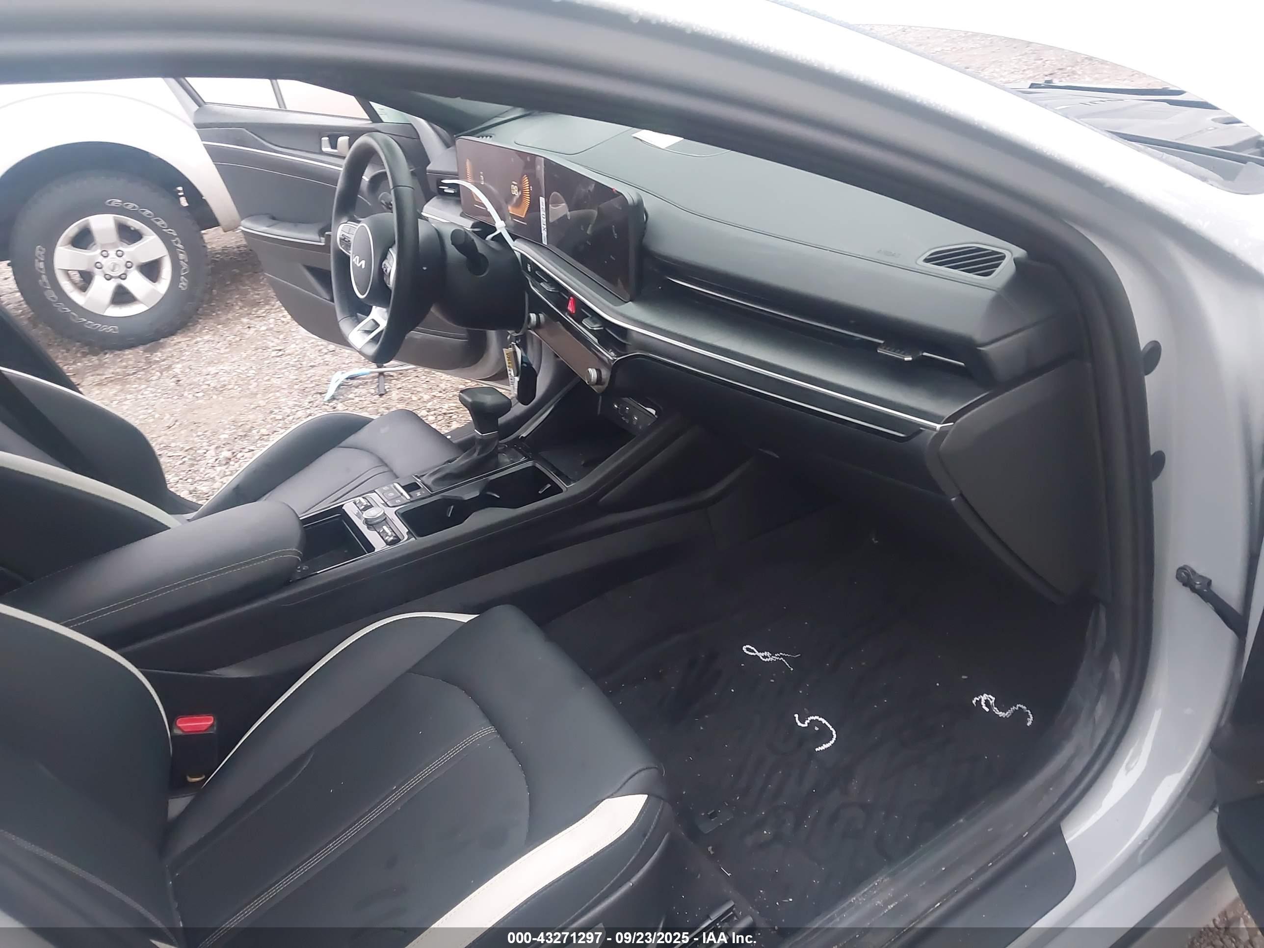 KIA K5 image 5