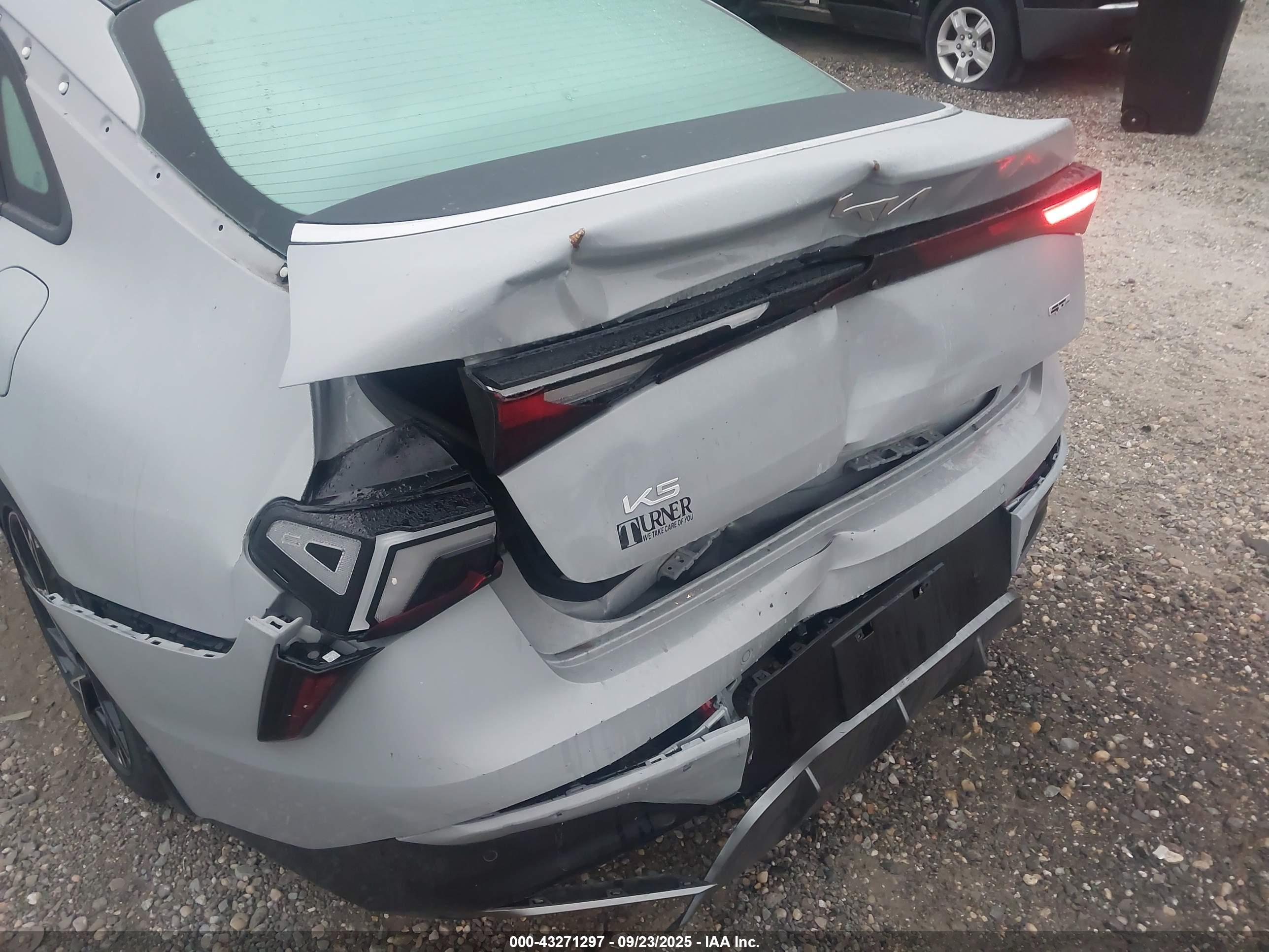 KIA K5 image 6