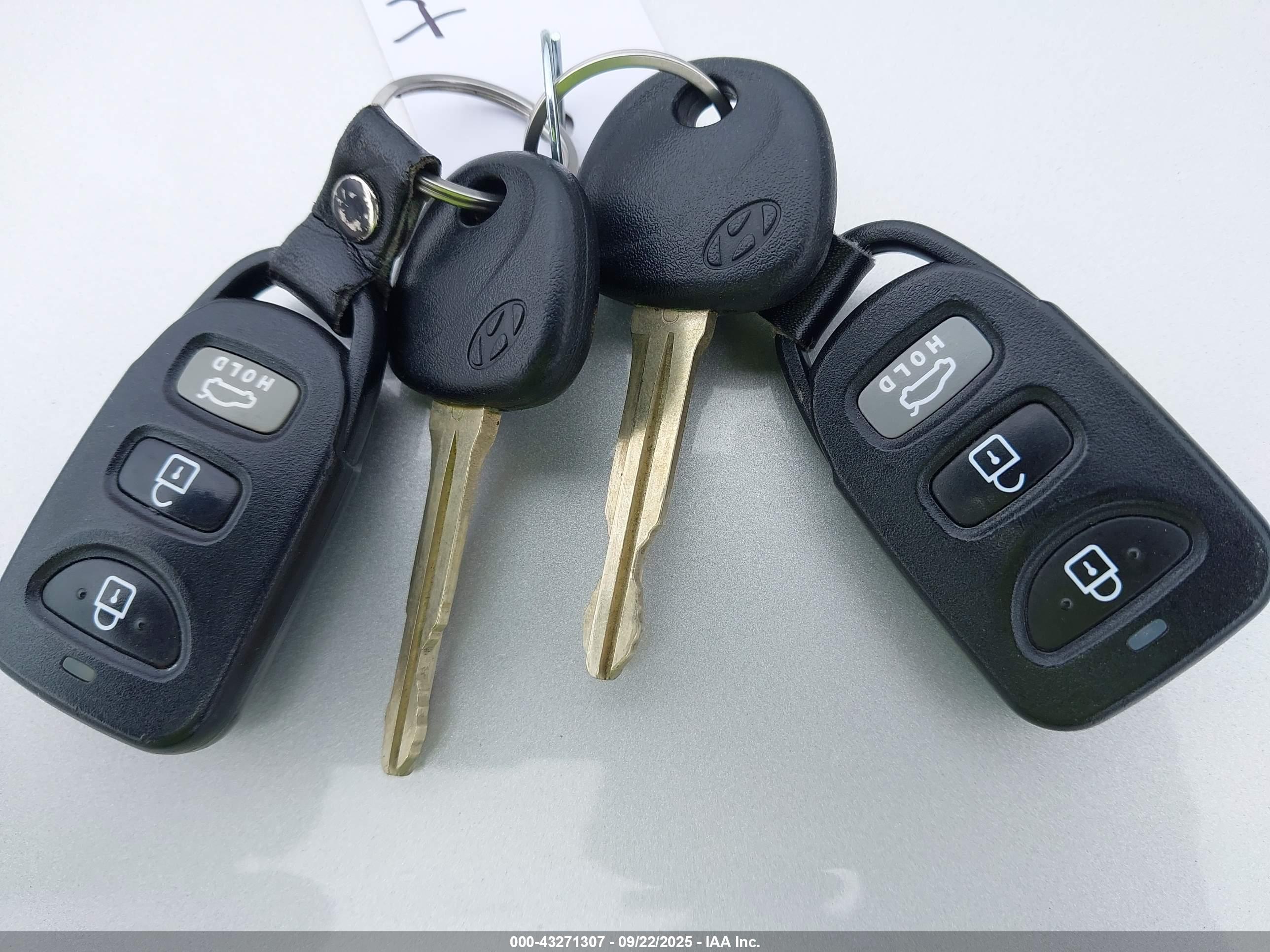 HYUNDAI ELANTRA image 11