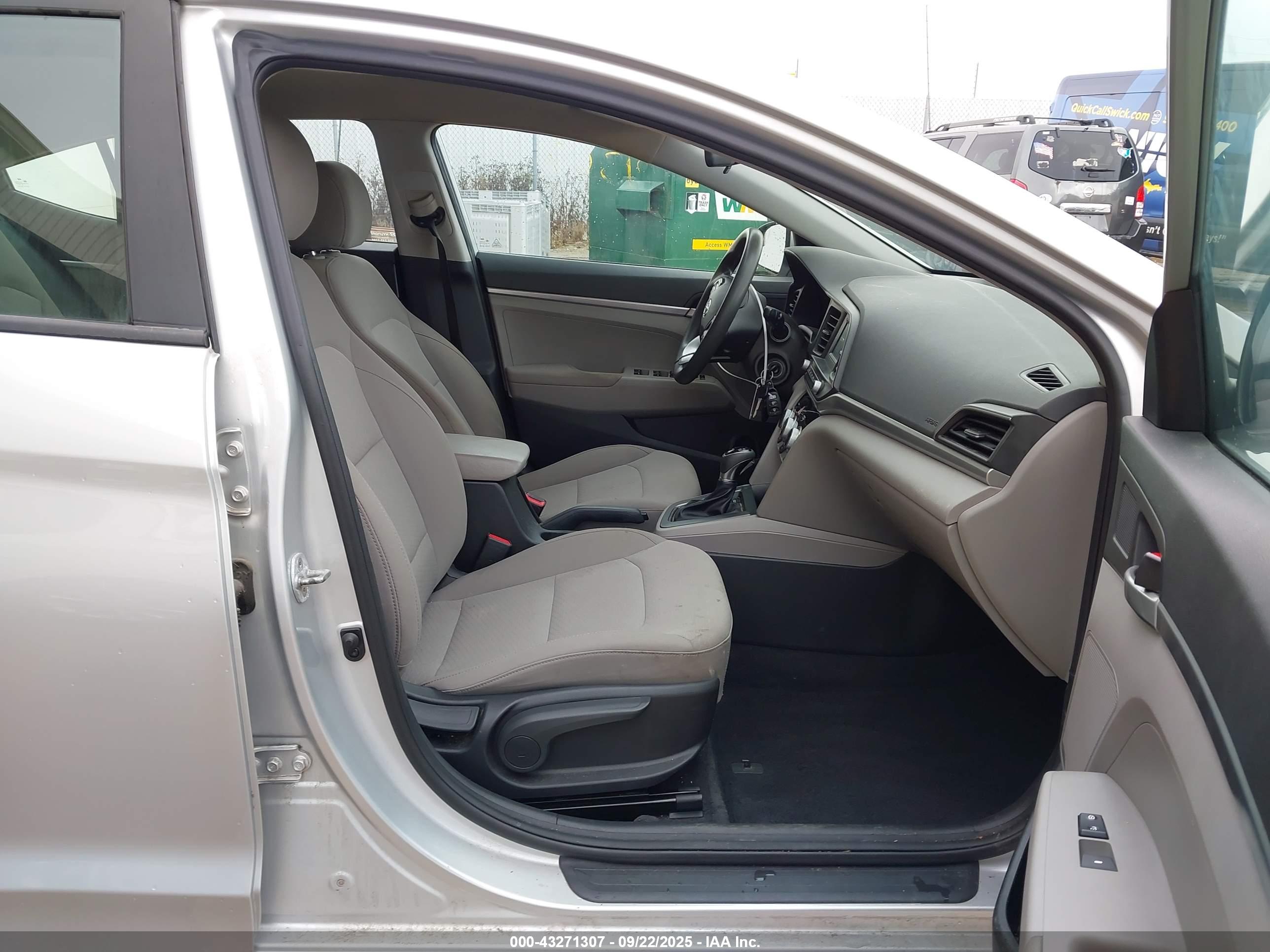 HYUNDAI ELANTRA image 5