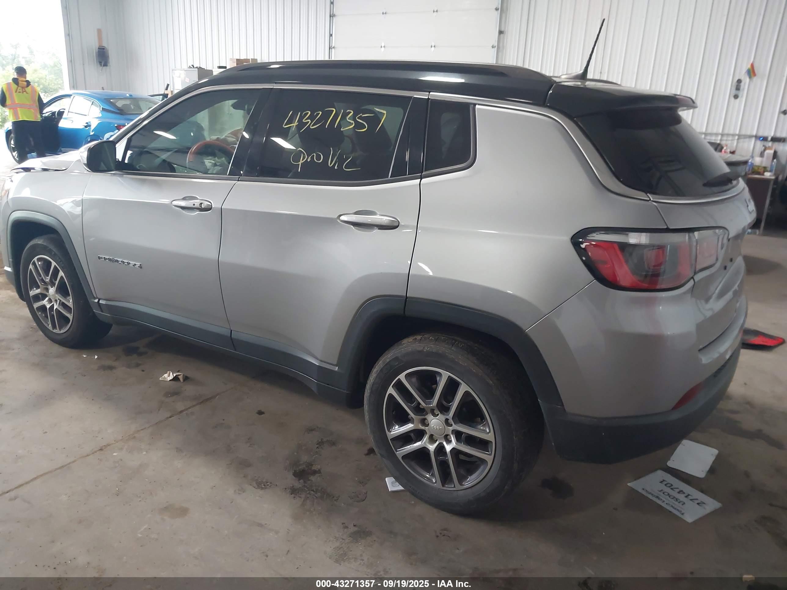 JEEP COMPASS image 3