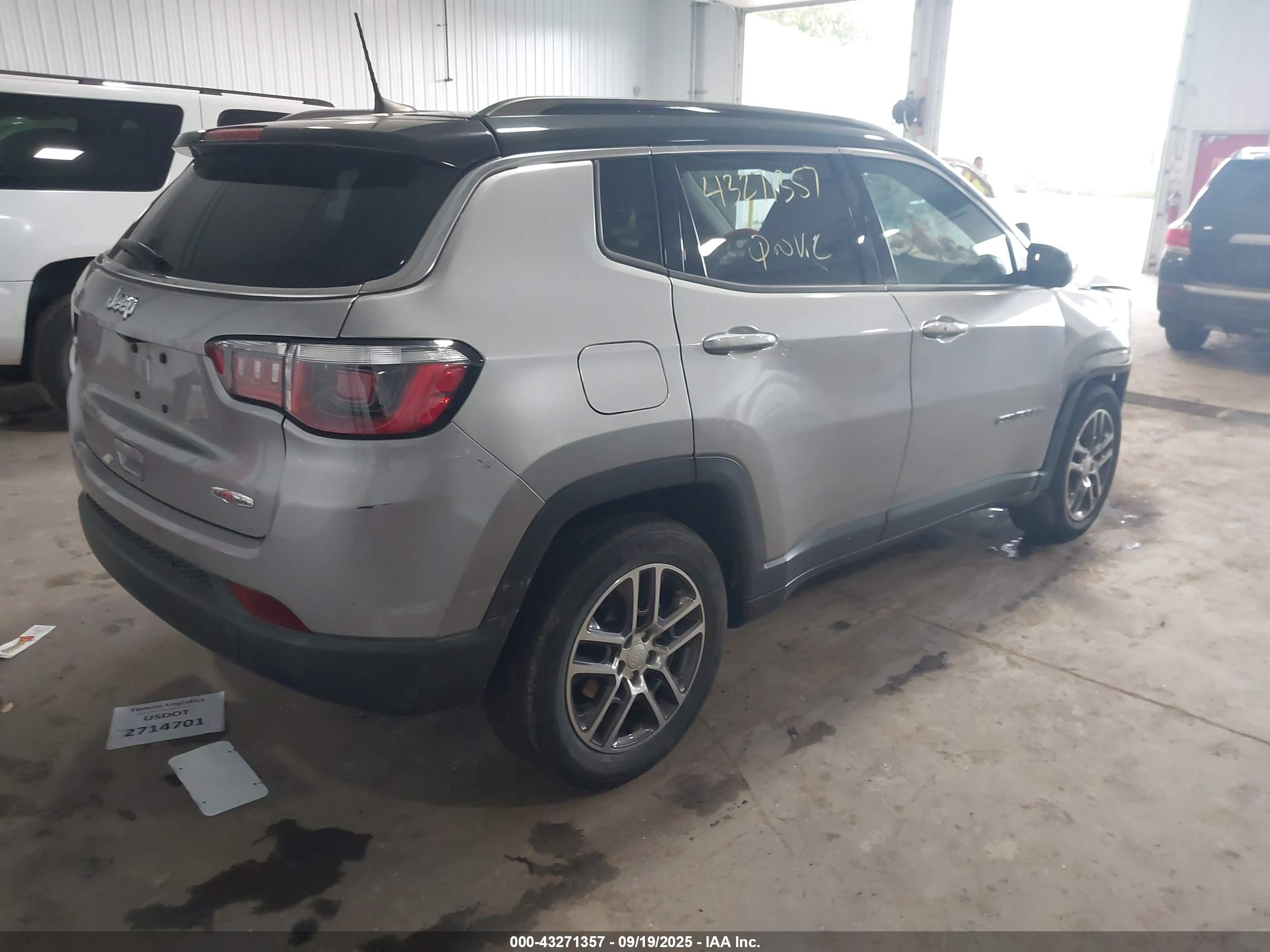 JEEP COMPASS image 4