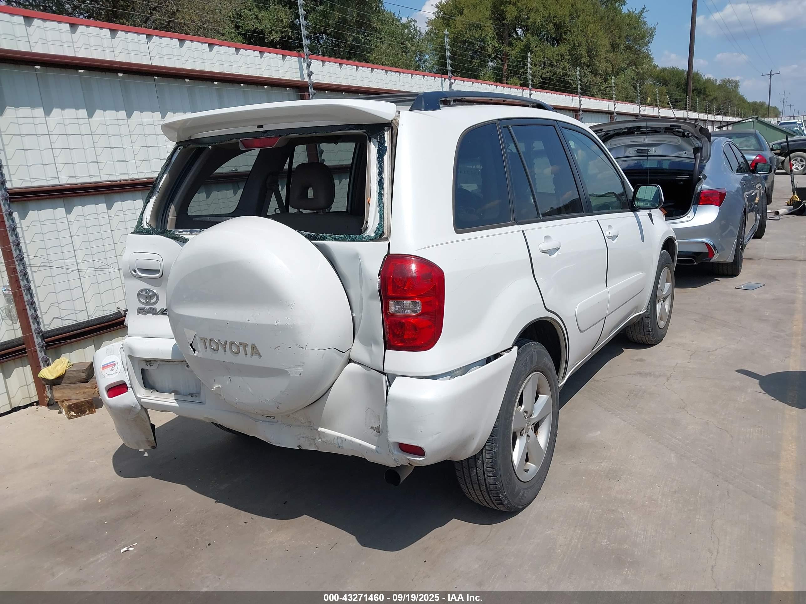 TOYOTA RAV4 image 4