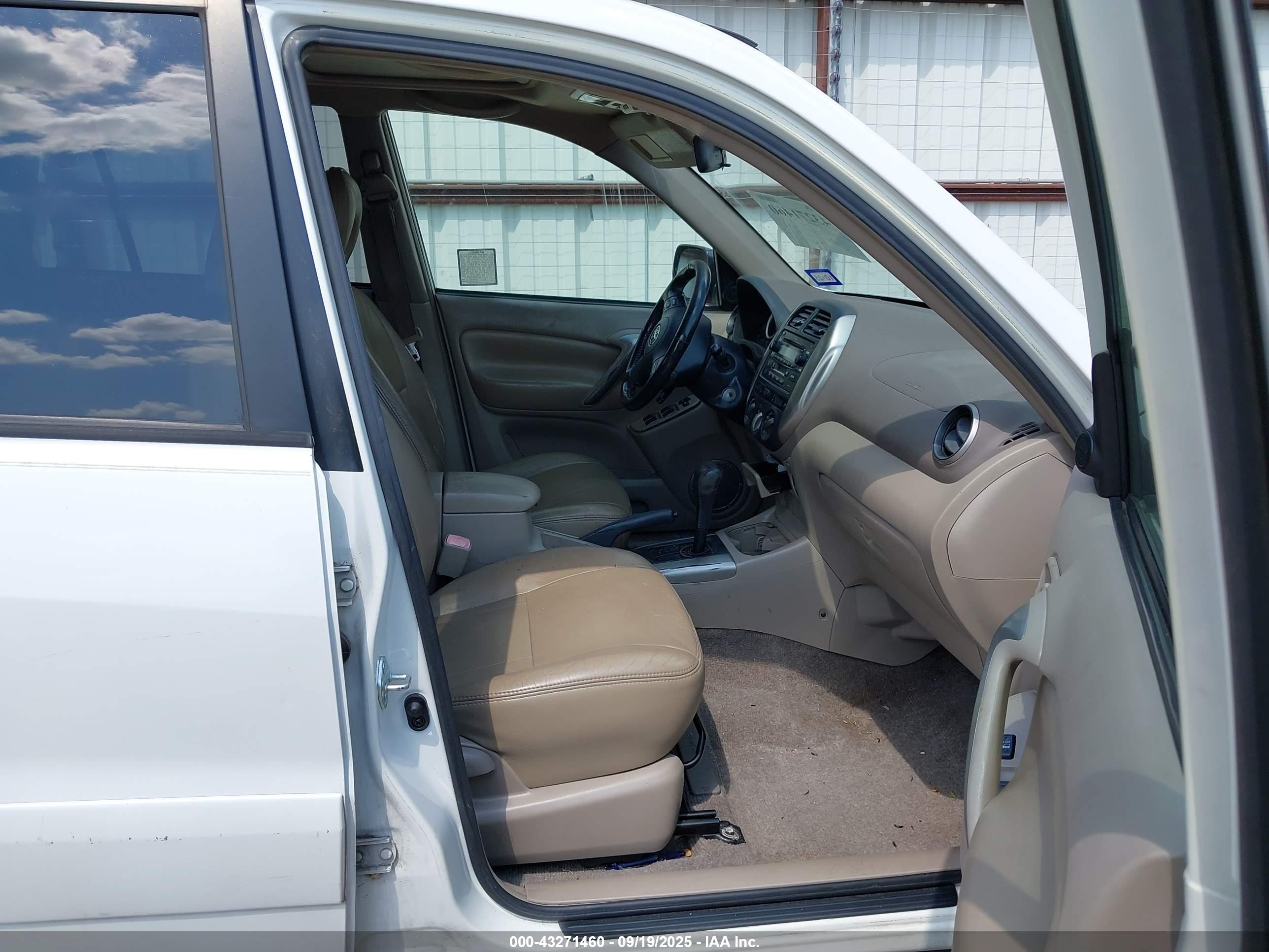 TOYOTA RAV4 image 5
