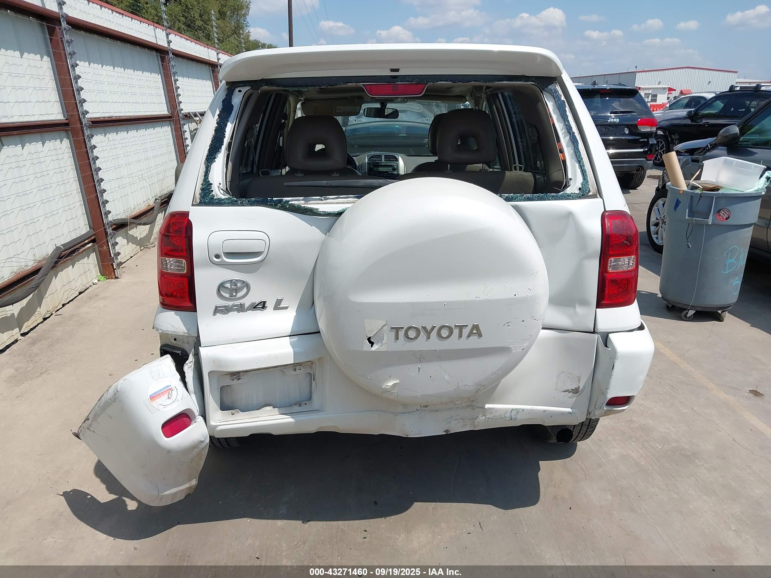 TOYOTA RAV4 image 6