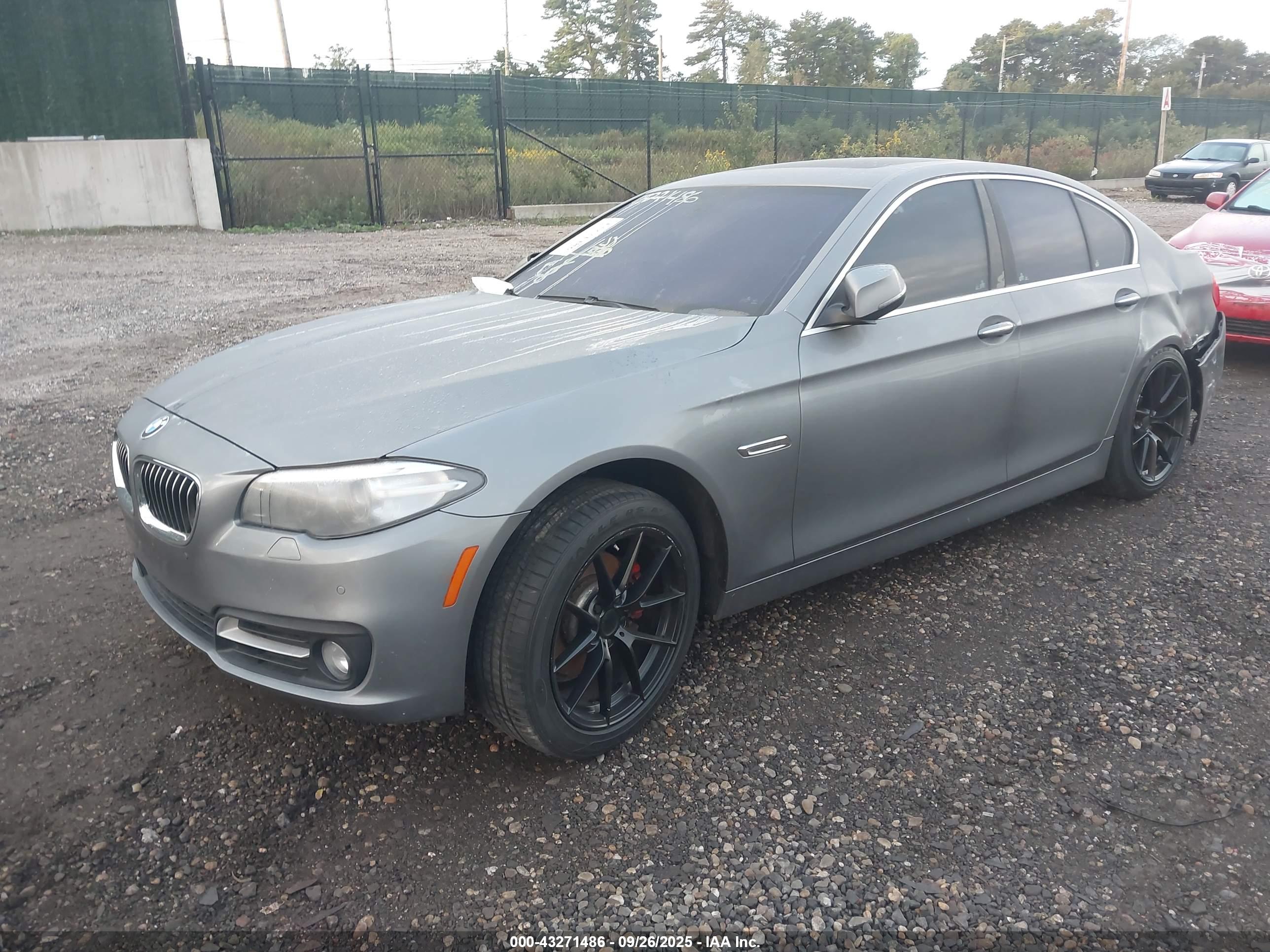 BMW 528I image 2