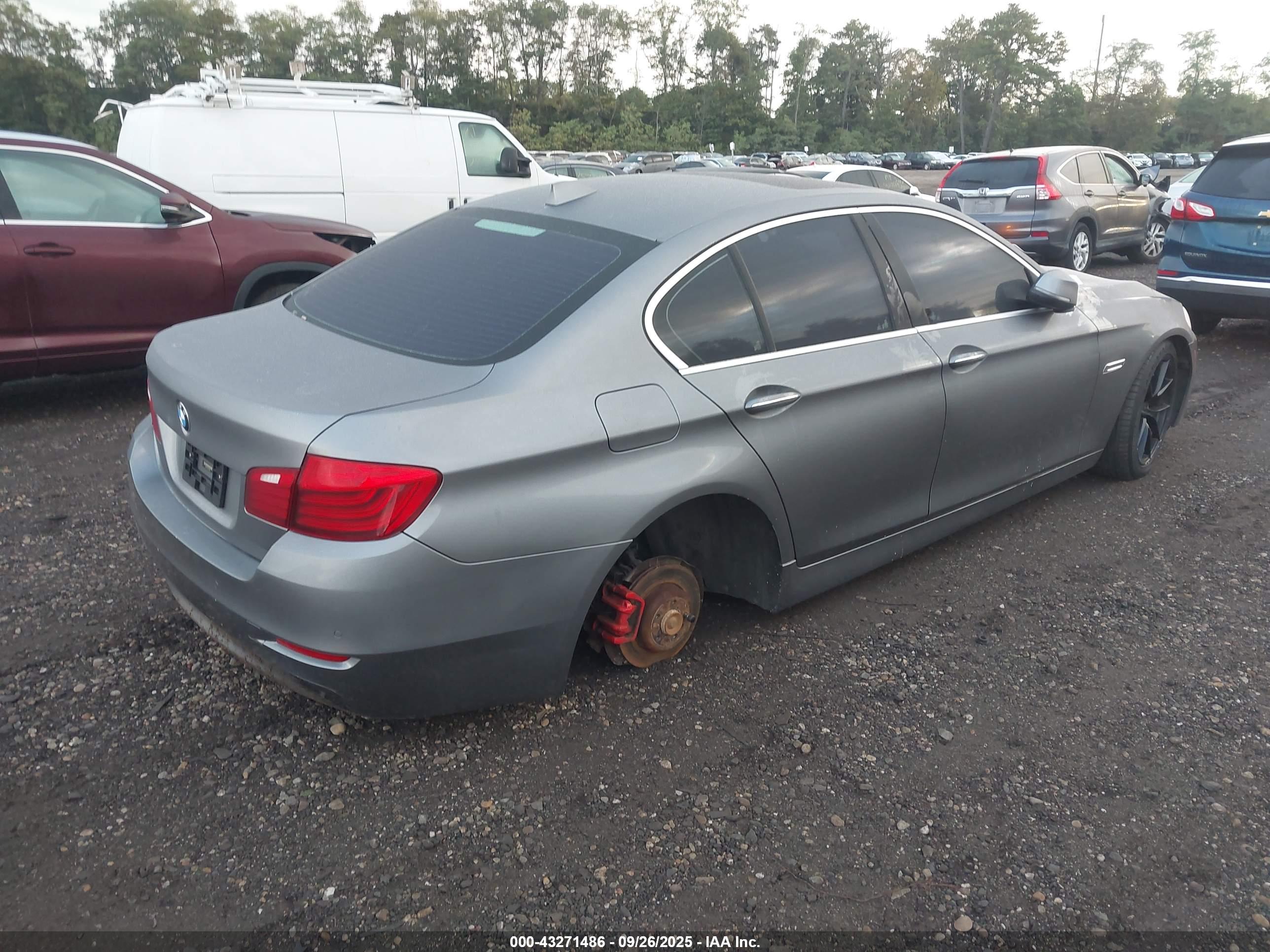BMW 528I image 4