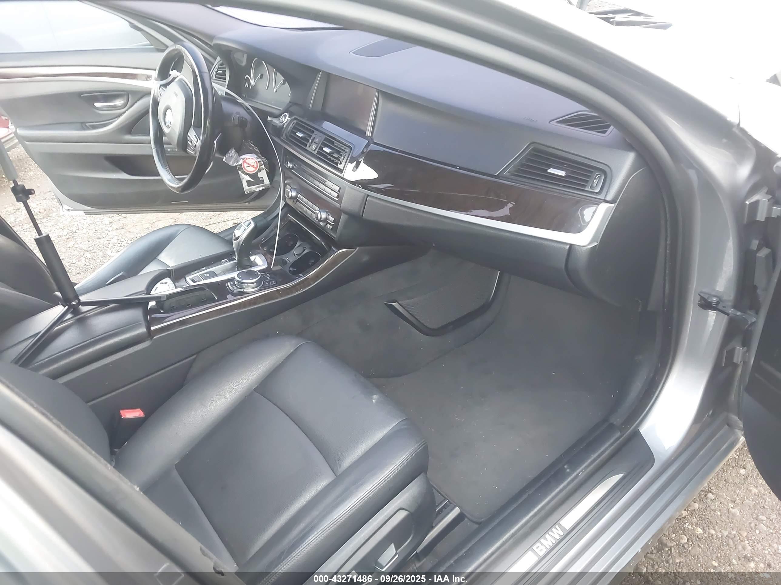BMW 528I image 5