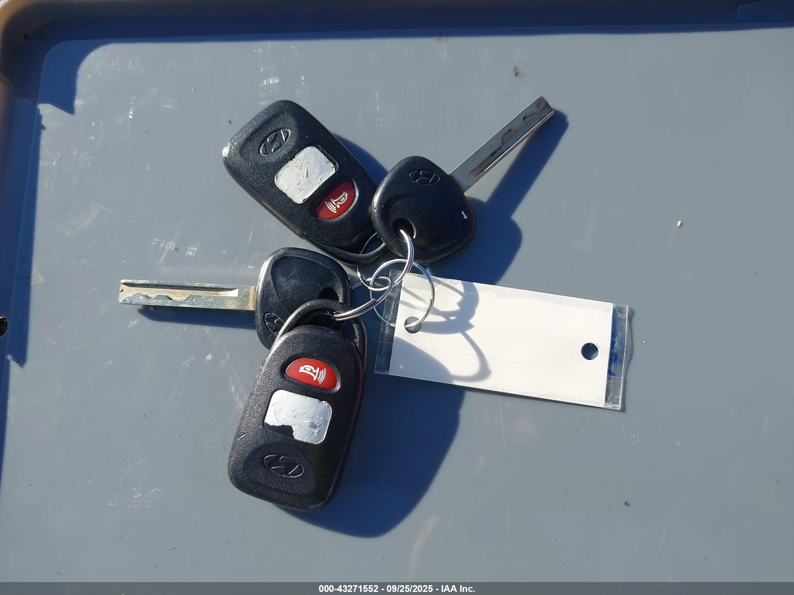 HYUNDAI ELANTRA image 11