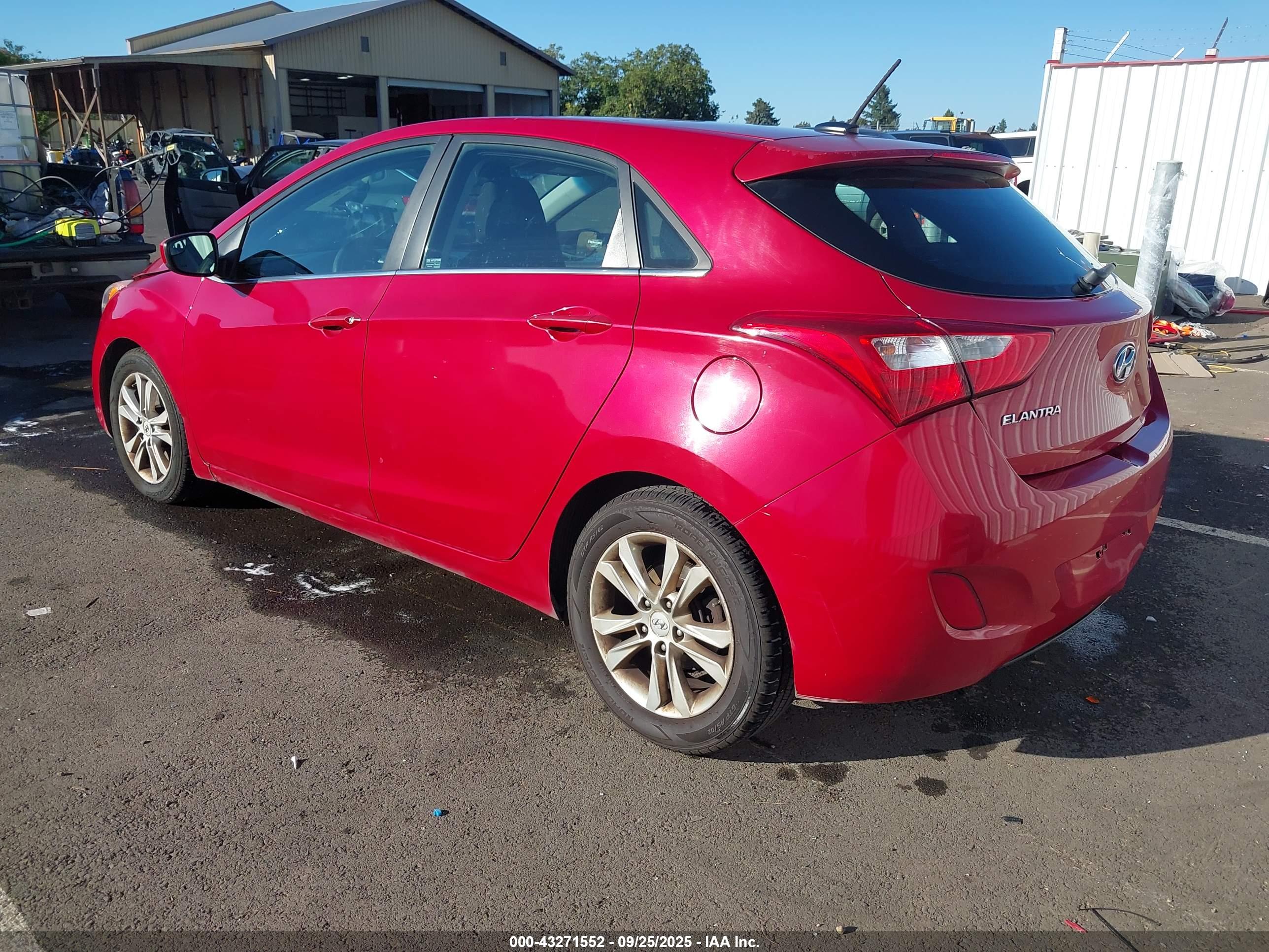 HYUNDAI ELANTRA image 3