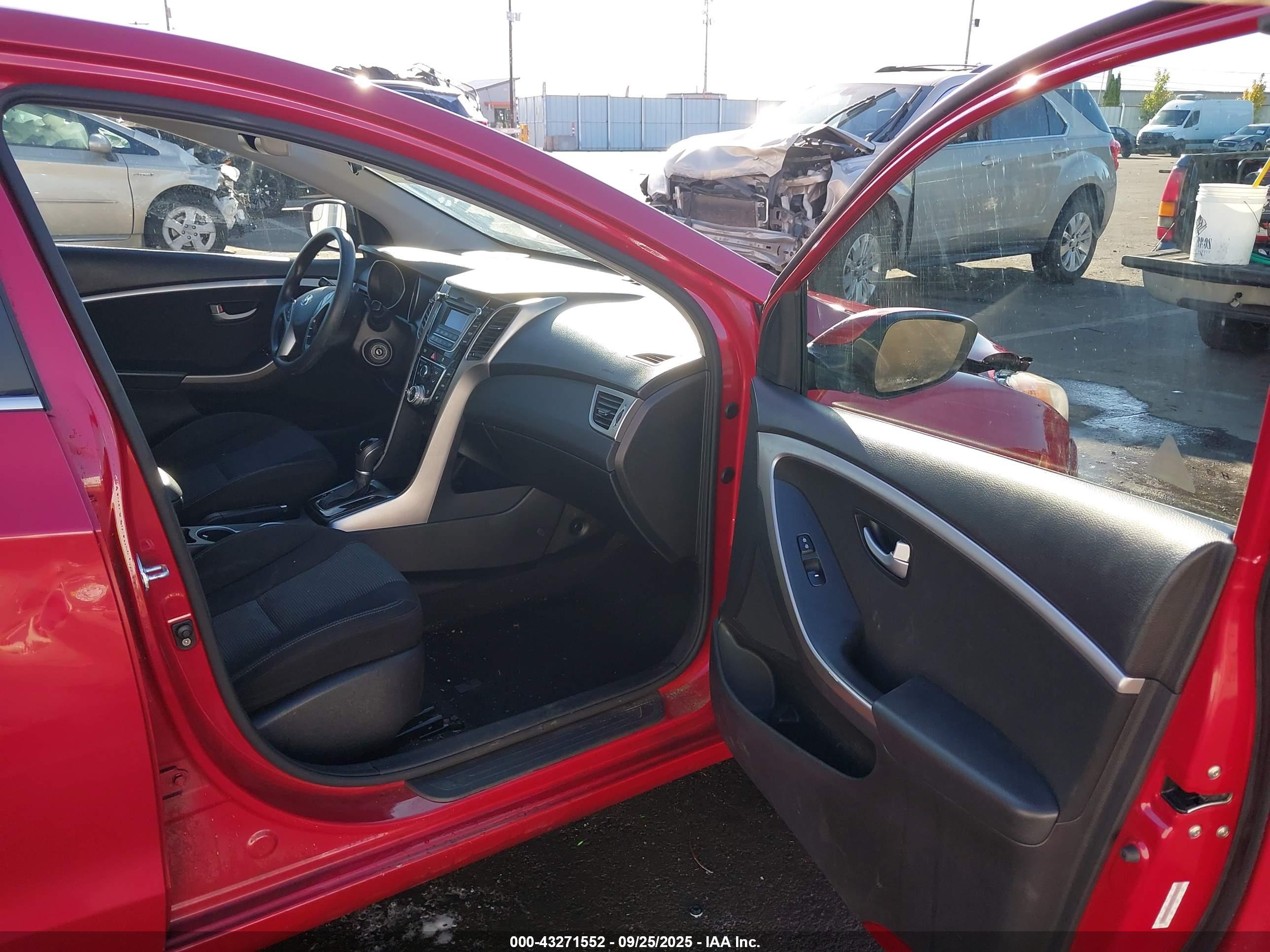 HYUNDAI ELANTRA image 5