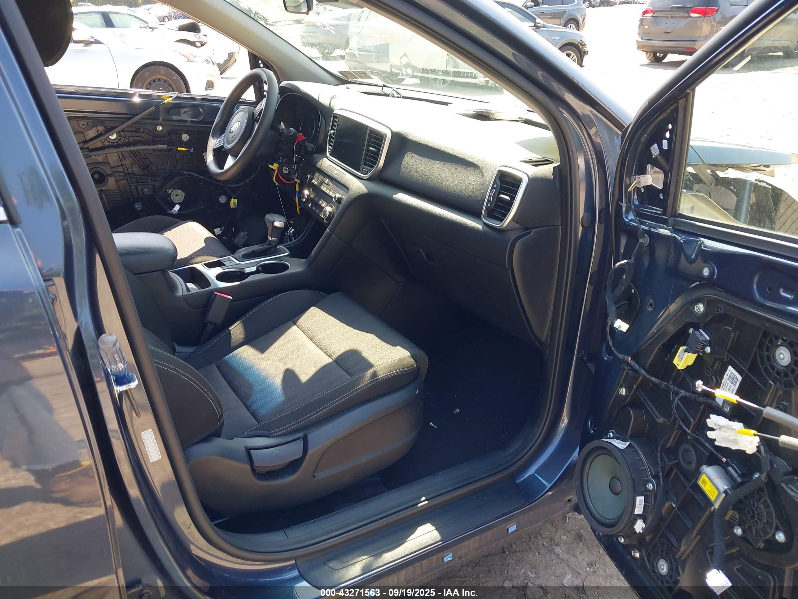 KIA SPORTAGE image 5