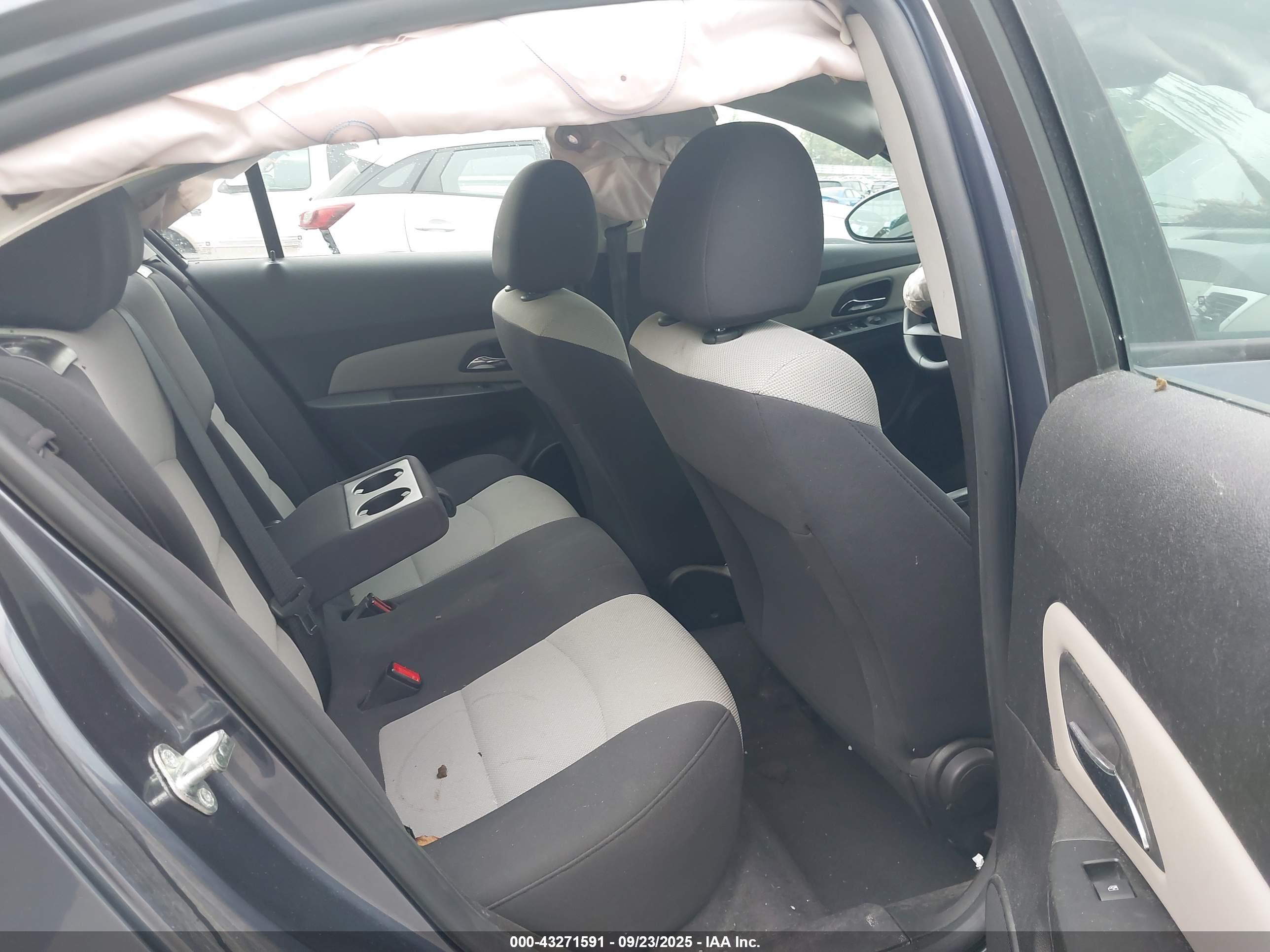 CHEVROLET CRUZE image 8
